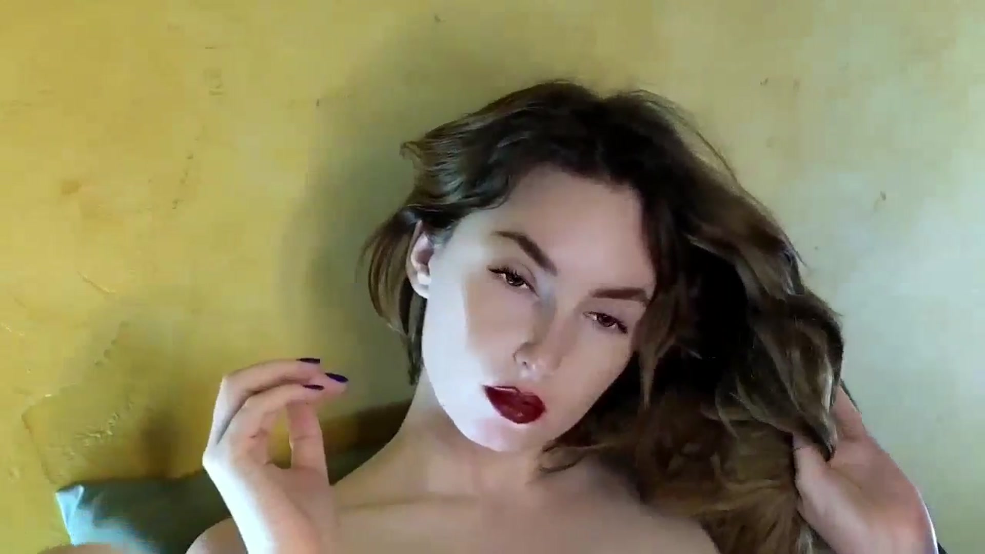Gallery image thumbnail from Red_Lips_Girl's myfreecams stream on, 07/31/2024, 23:40 image 16 of 20