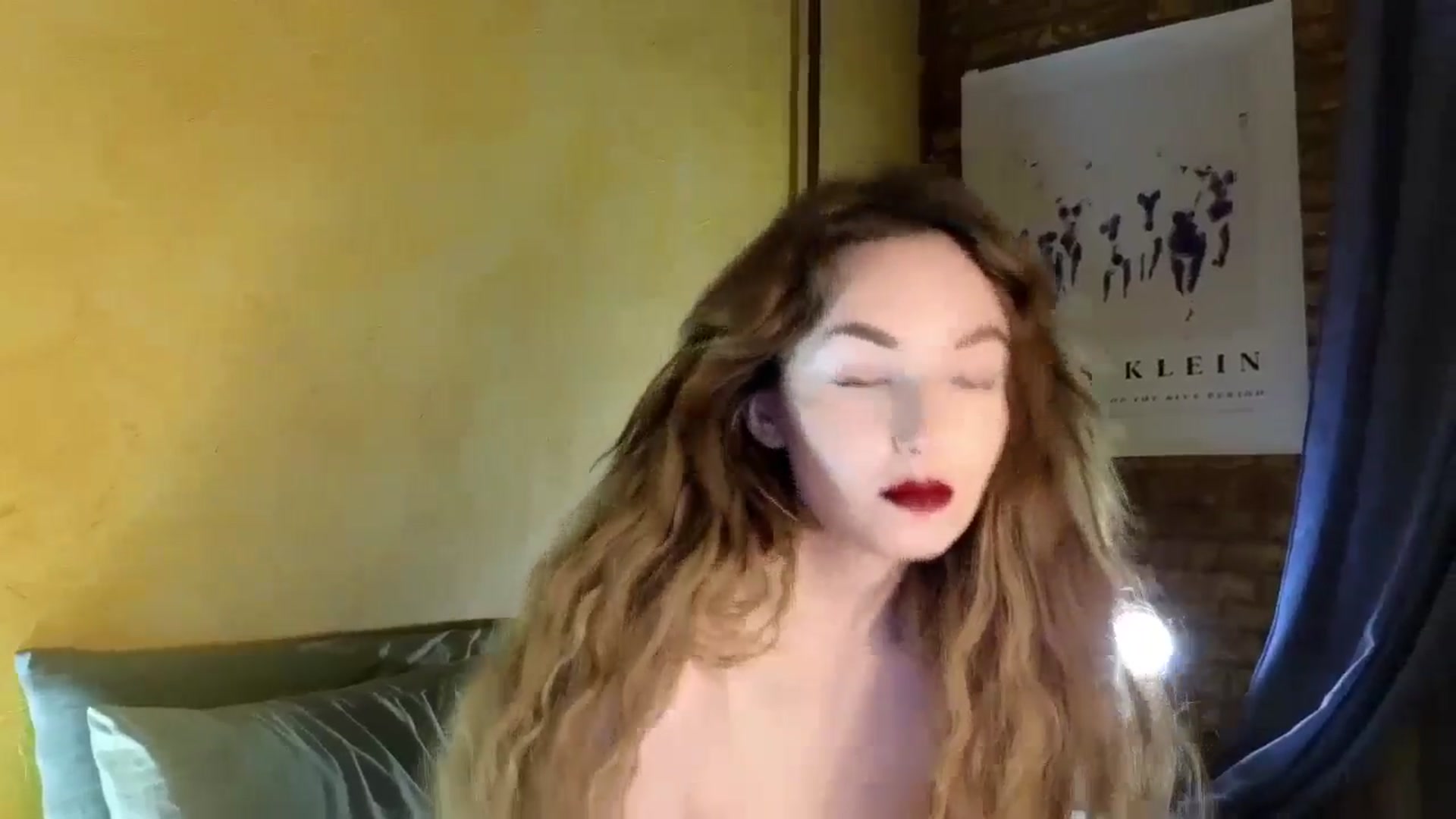 Gallery image thumbnail from Red_Lips_Girl's myfreecams stream on, 07/31/2024, 23:40 image 11 of 20