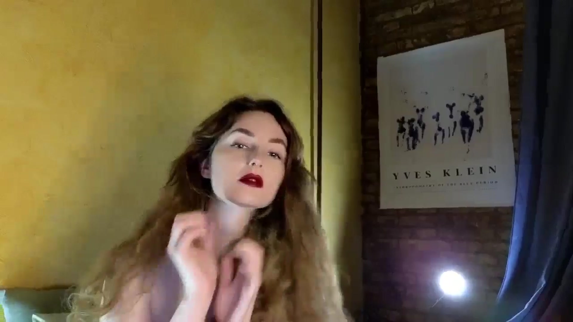 Gallery image thumbnail from Red_Lips_Girl's myfreecams stream on, 07/31/2024, 23:40 image 13 of 20