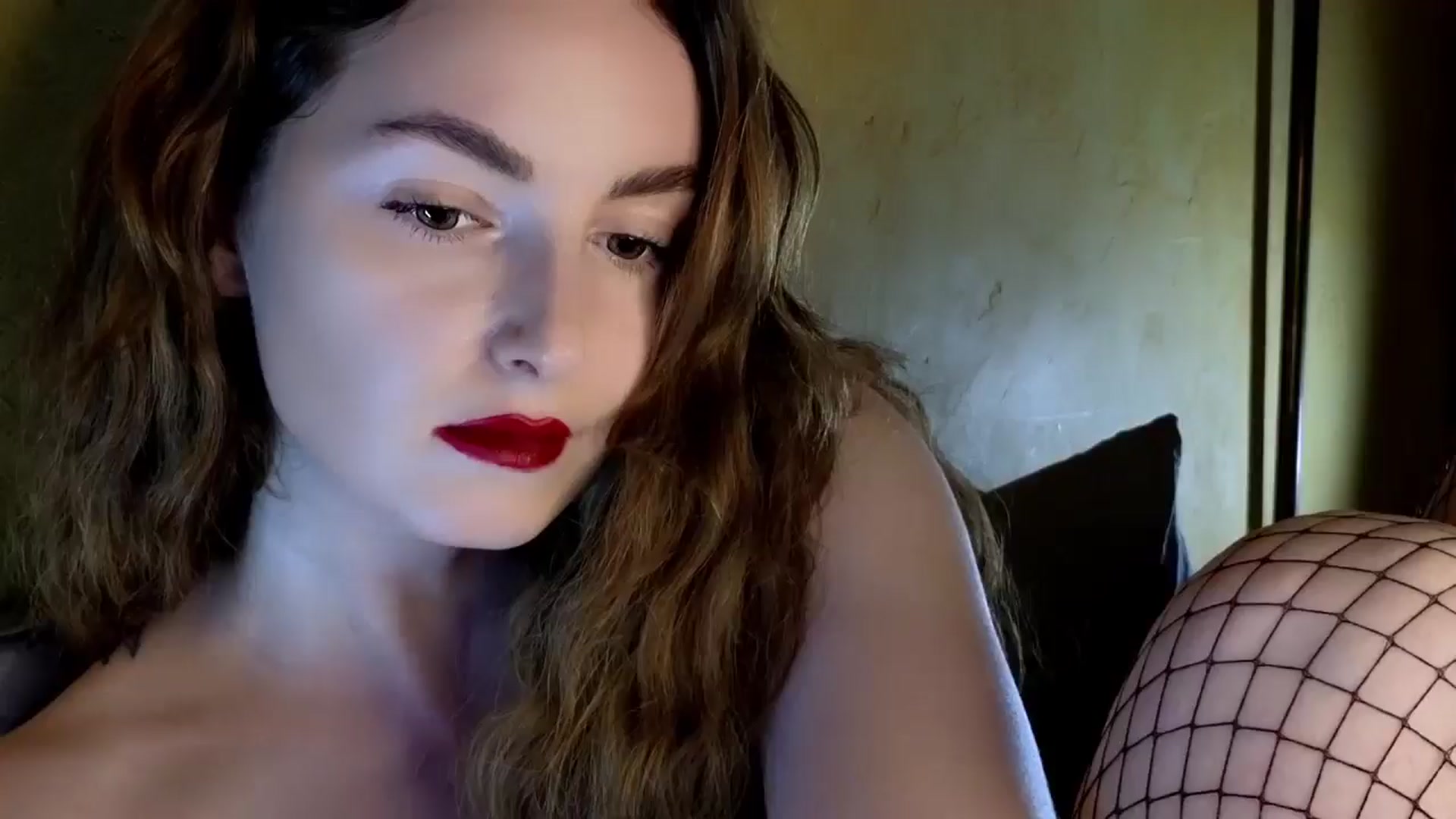 Gallery image thumbnail from Red_Lips_Girl's myfreecams stream on, 08/04/2024, 20:03 image 17 of 20