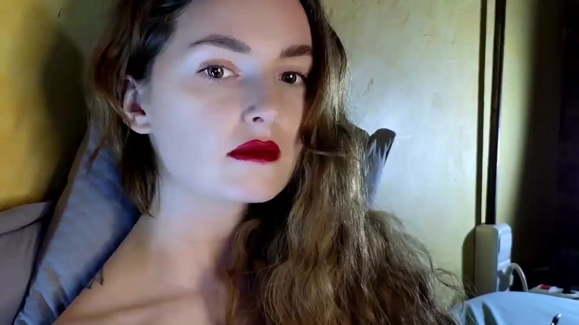 Gallery image thumbnail from Red_Lips_Girl's myfreecams stream on, 08/04/2024, 21:06 image 7 of 20