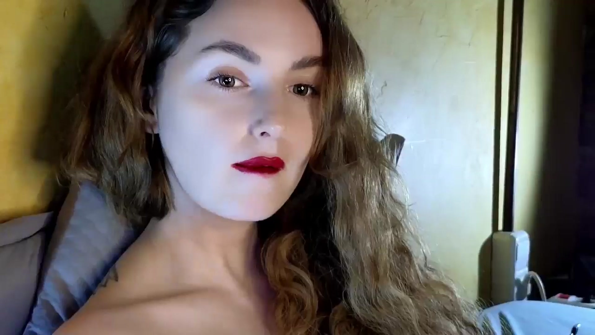 Gallery image thumbnail from Red_Lips_Girl's myfreecams stream on, 08/04/2024, 21:06 image 5 of 20
