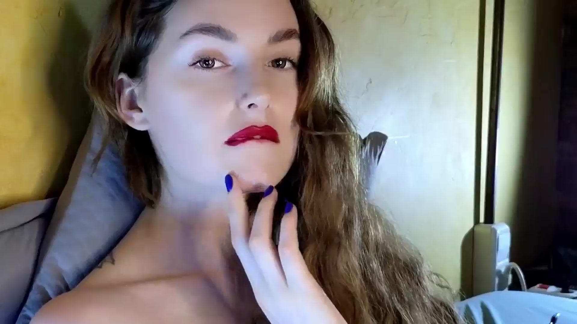 Gallery image thumbnail from Red_Lips_Girl's myfreecams stream on, 08/04/2024, 21:06 image 6 of 20