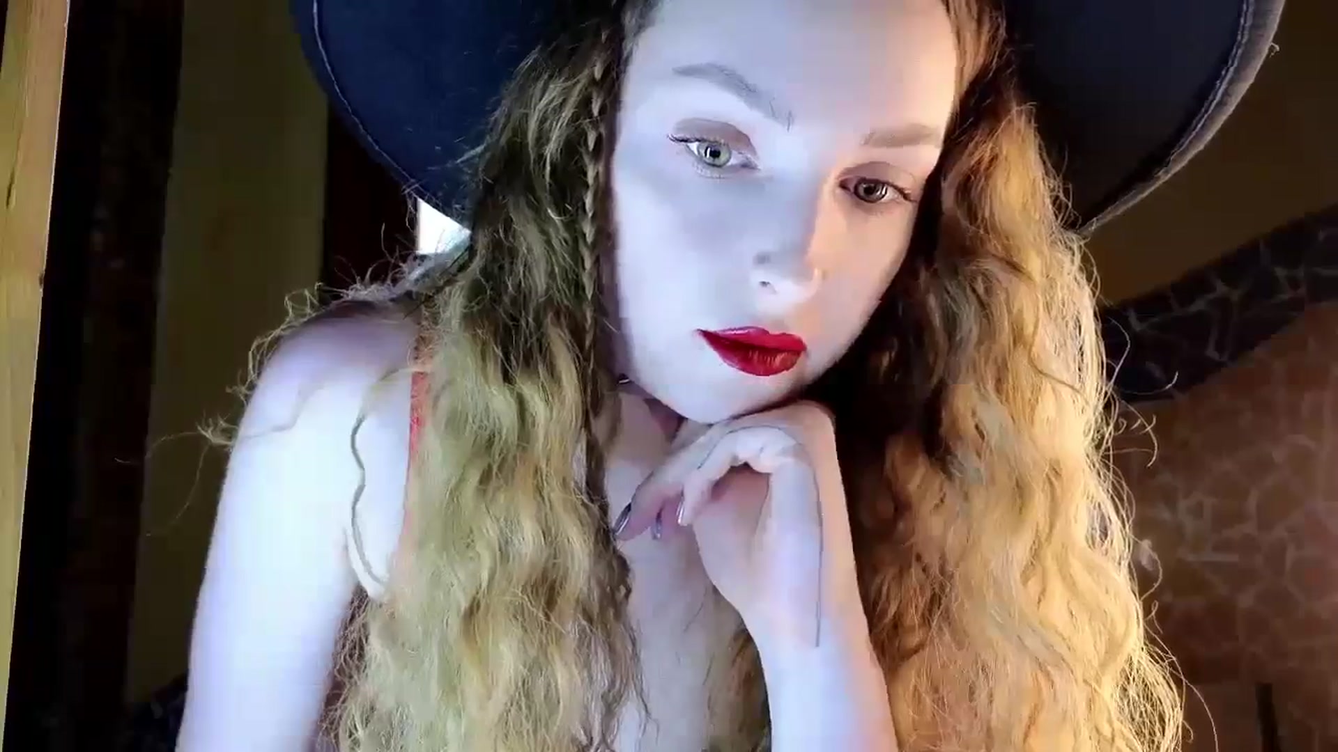 Gallery image thumbnail from Red_Lips_Girl's myfreecams stream on, 08/17/2024, 17:57 image 8 of 20