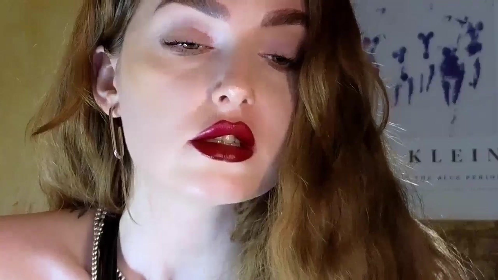 Gallery image thumbnail from Red_Lips_Girl's myfreecams stream on, 08/29/2024, 21:45 image 8 of 20