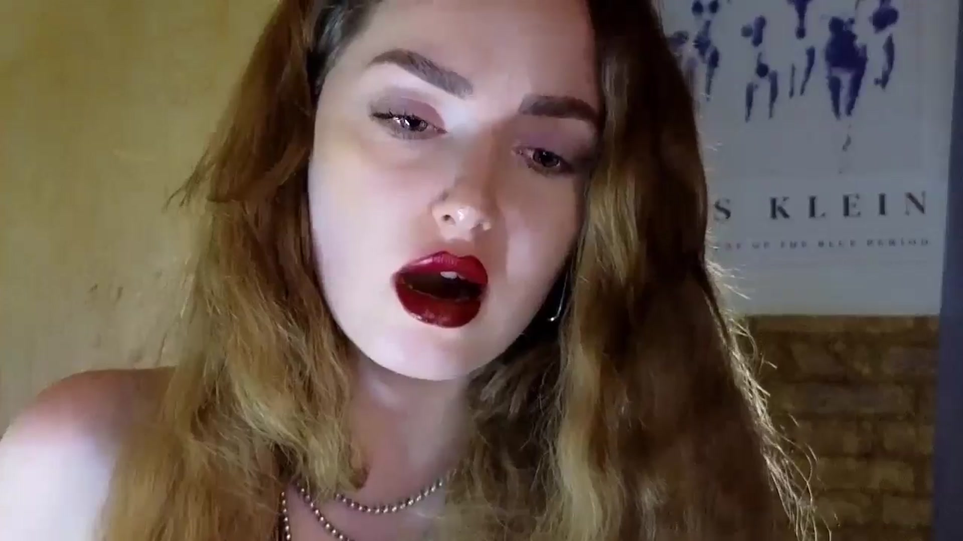 Gallery image thumbnail from Red_Lips_Girl's myfreecams stream on, 08/29/2024, 21:45 image 11 of 20
