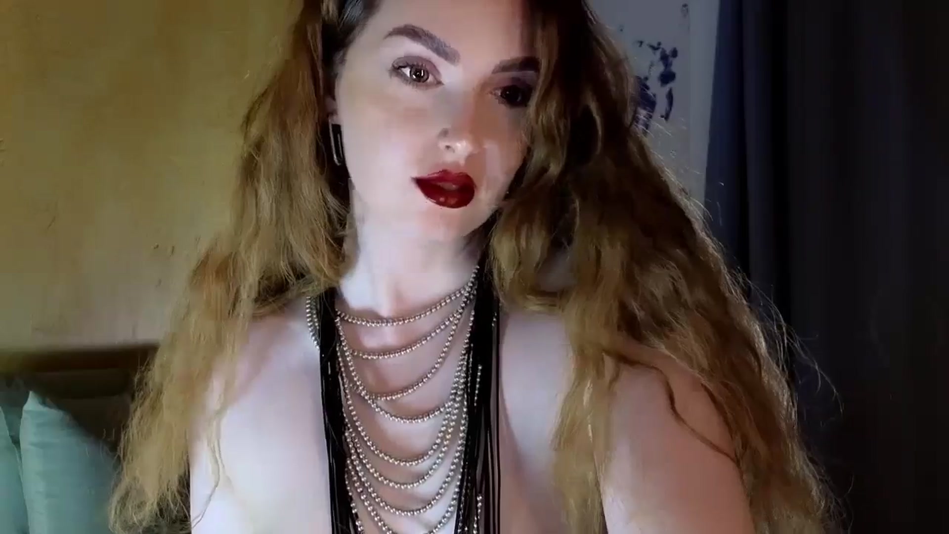 Gallery image thumbnail from Red_Lips_Girl's myfreecams stream on, 08/29/2024, 21:45 image 6 of 20