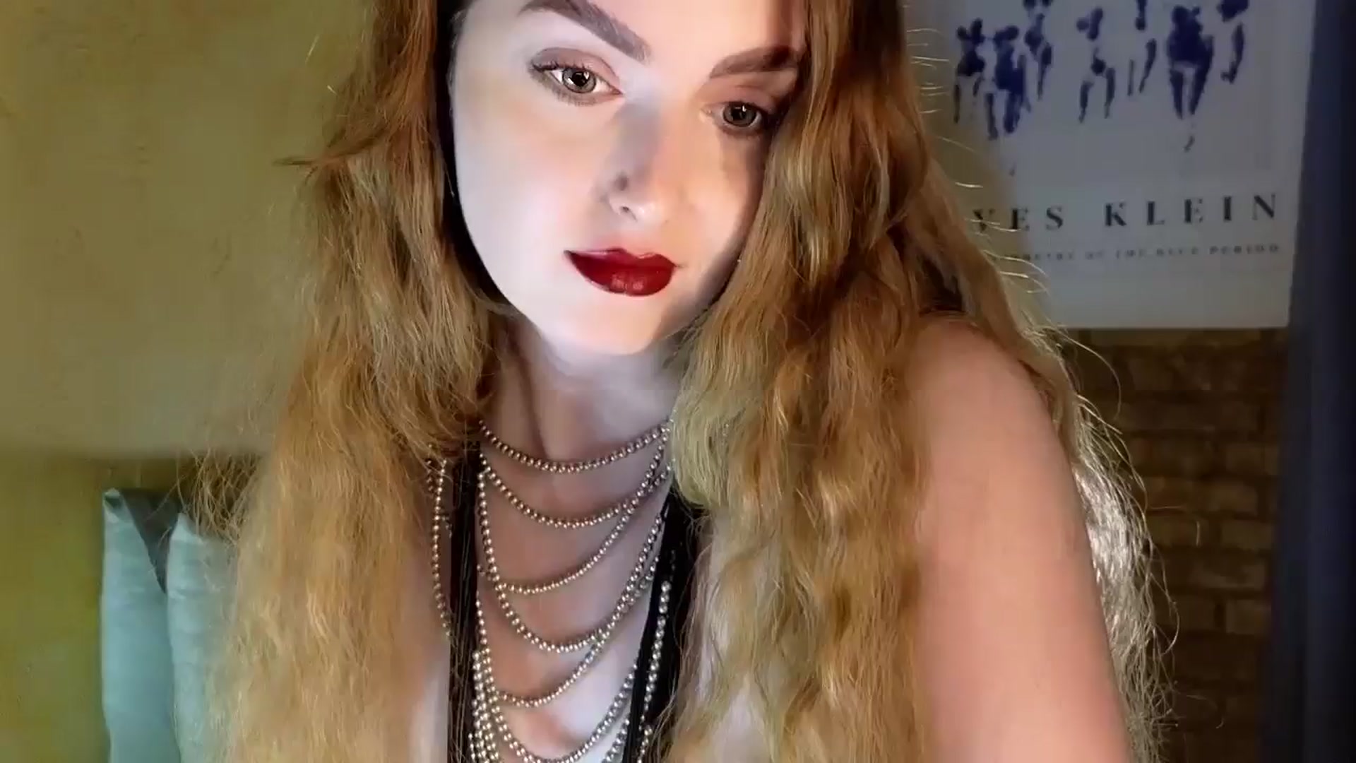 Gallery image thumbnail from Red_Lips_Girl's myfreecams stream on, 08/29/2024, 21:45 image 13 of 20