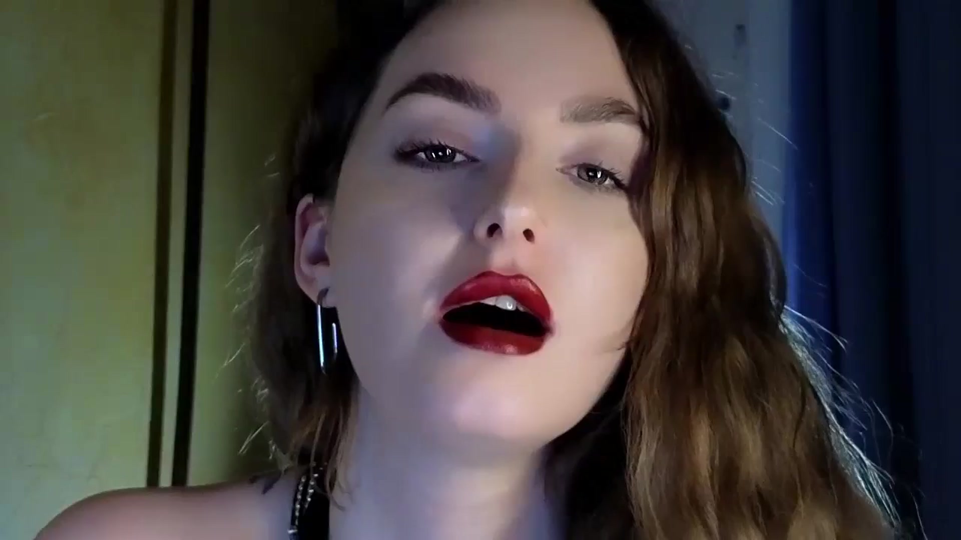 Gallery image thumbnail from Red_Lips_Girl's myfreecams stream on, 08/29/2024, 23:35 image 1 of 20