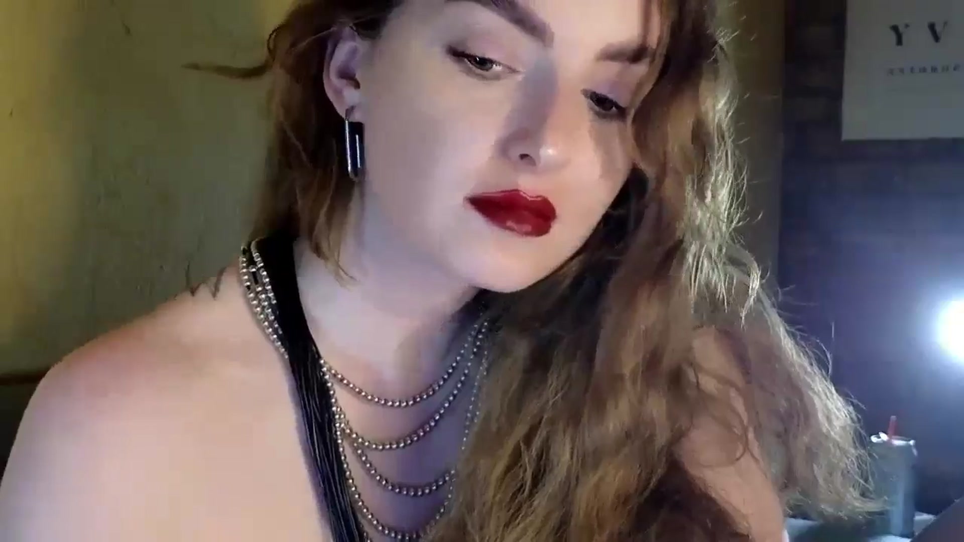 Gallery image thumbnail from Red_Lips_Girl's myfreecams stream on, 08/29/2024, 23:35 image 18 of 20