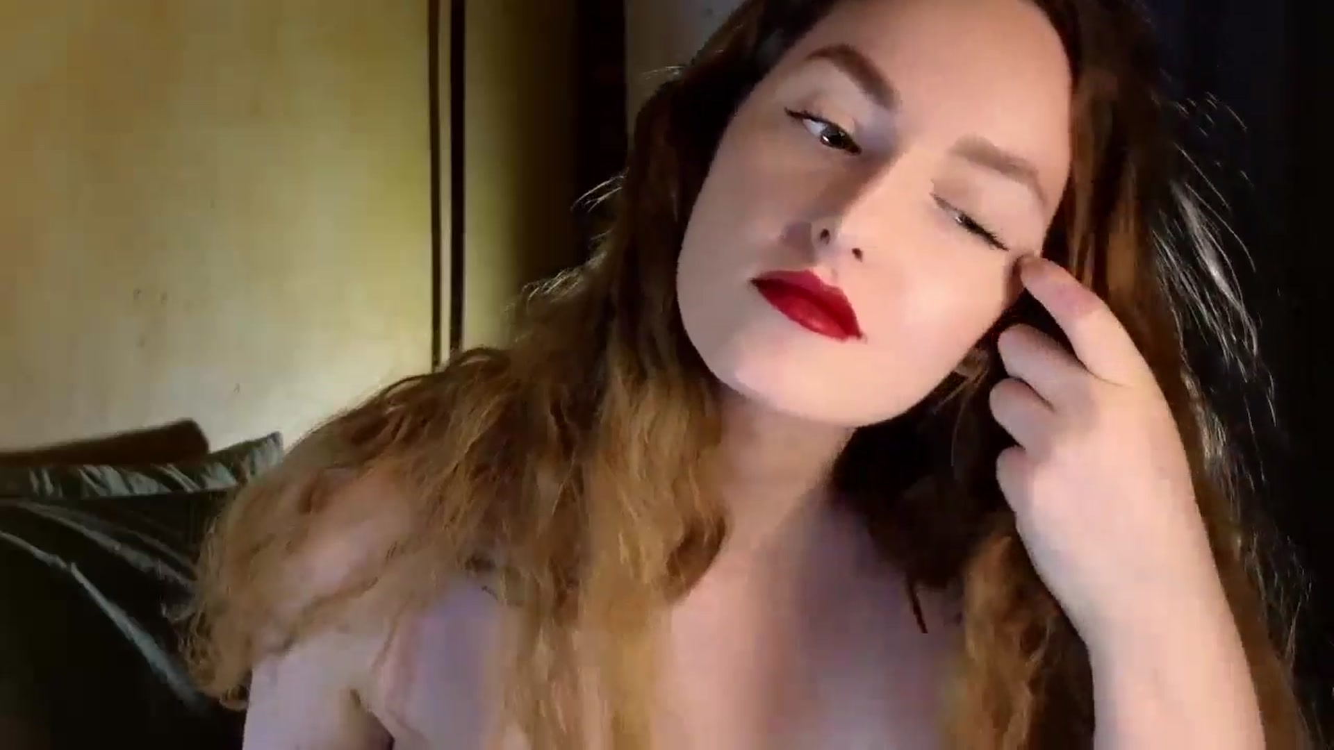 Gallery image thumbnail from Red_Lips_Girl's myfreecams stream on, 09/04/2024, 19:26 image 8 of 20