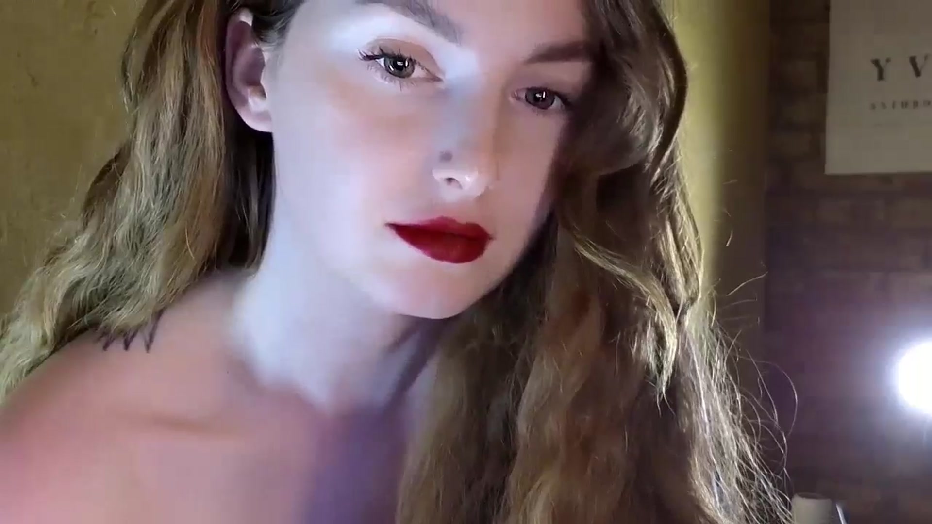 Gallery image thumbnail from Red_Lips_Girl's myfreecams stream on, 09/04/2024, 23:04 image 17 of 20