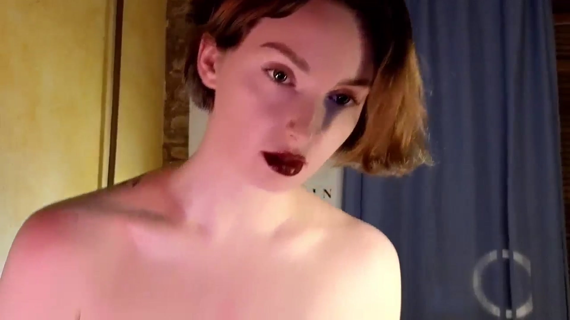 Gallery image thumbnail from Red_Lips_Girl's myfreecams stream on, 09/19/2024, 22:13 image 10 of 20