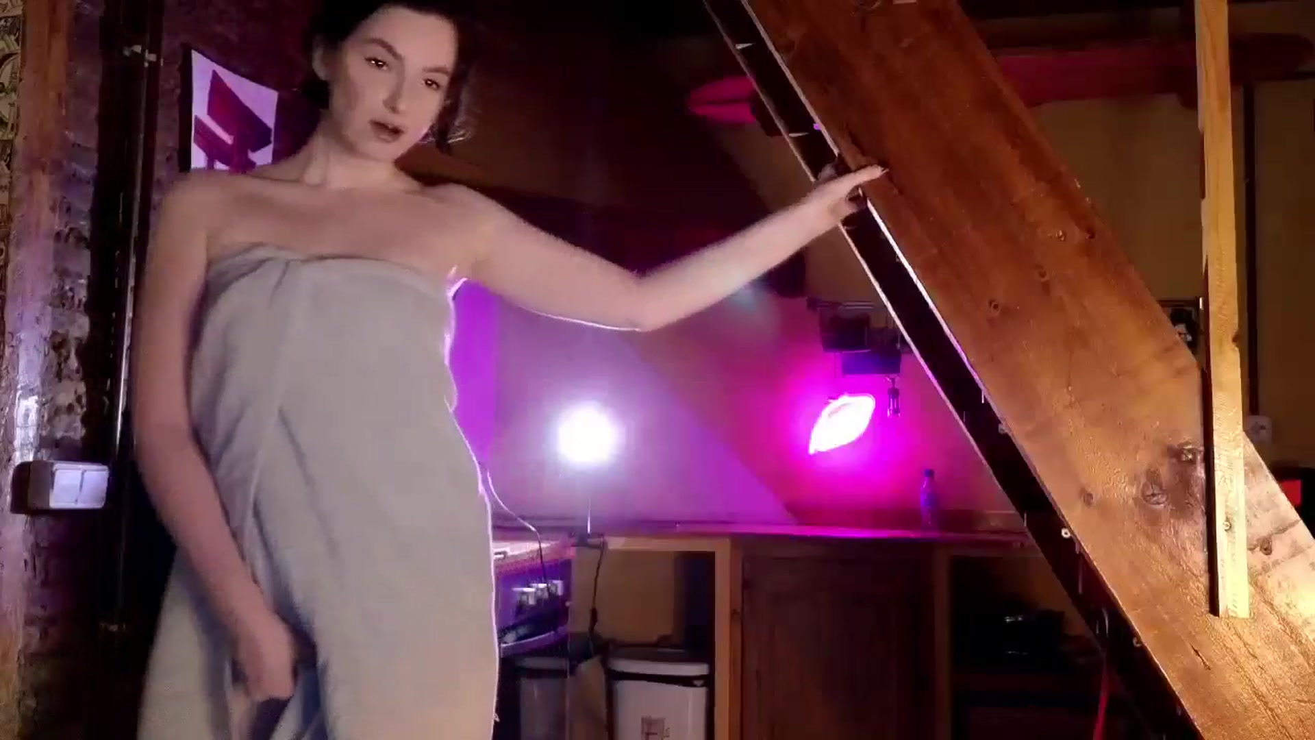 Gallery image thumbnail from Red_Lips_Girl's myfreecams stream on, 09/25/2024, 19:41 image 13 of 20