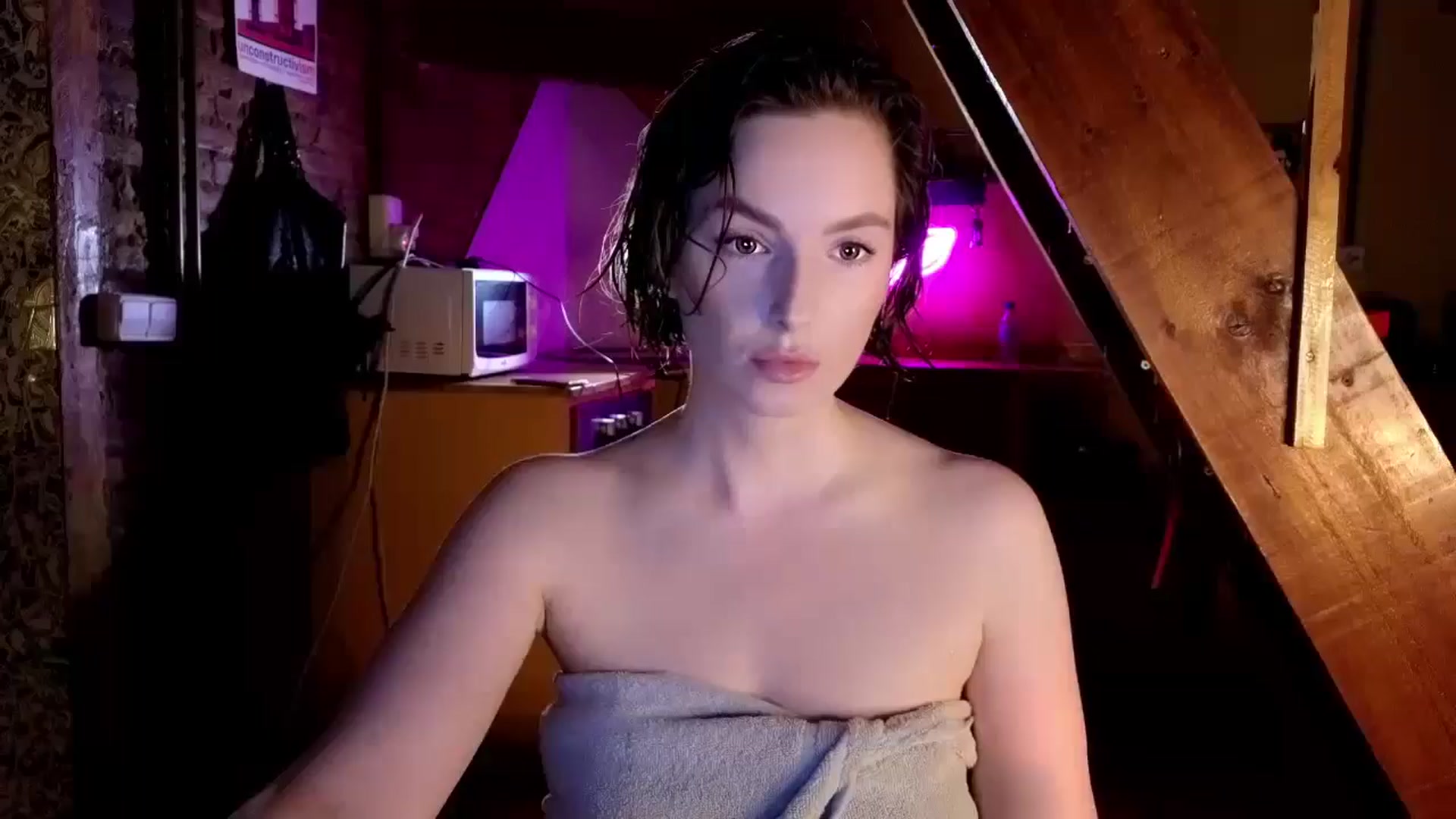 Gallery image thumbnail from Red_Lips_Girl's myfreecams stream on, 09/25/2024, 19:41 image 2 of 20