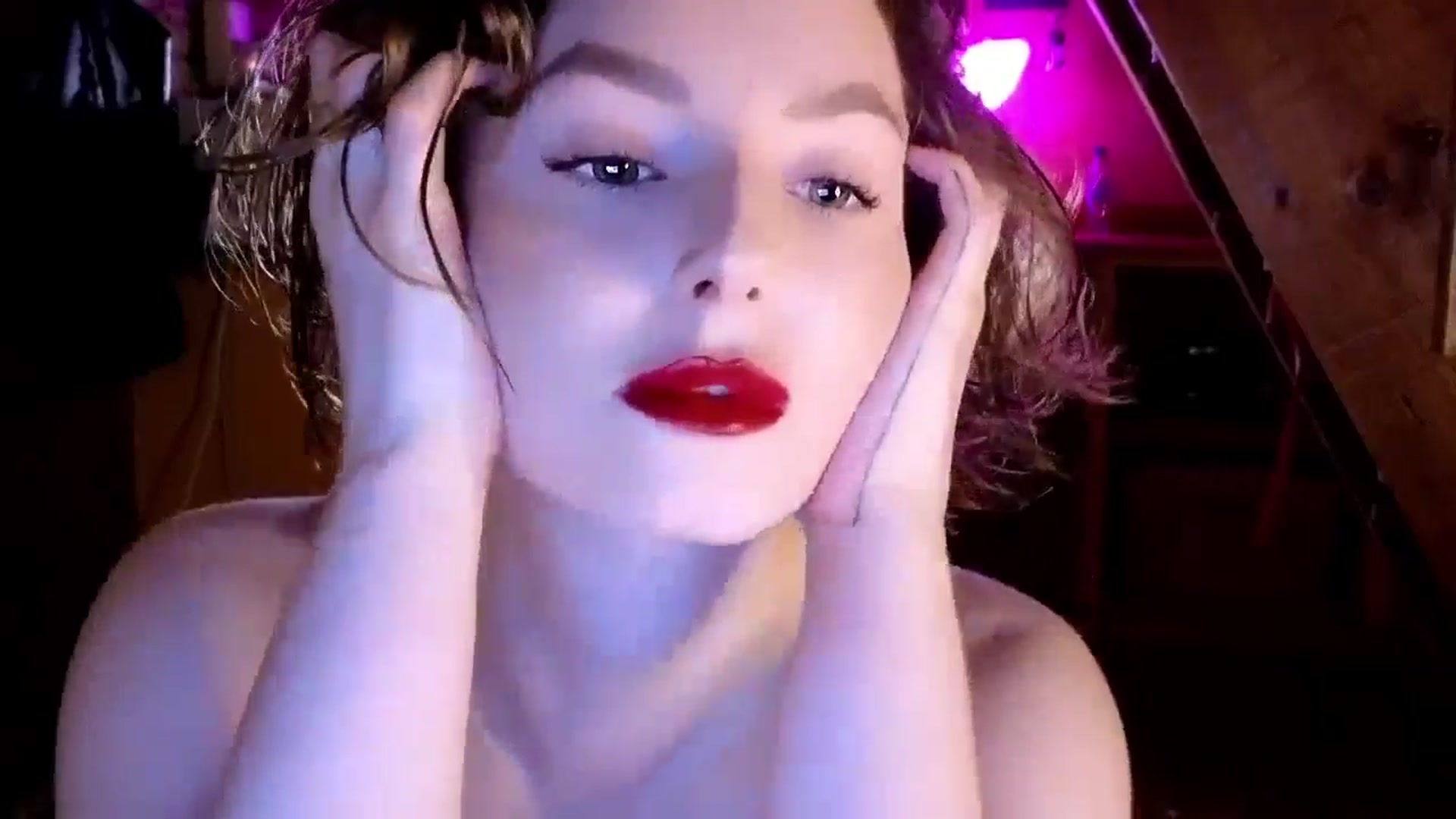 Gallery image thumbnail from Red_Lips_Girl's myfreecams stream on, 09/25/2024, 20:36 image 9 of 20