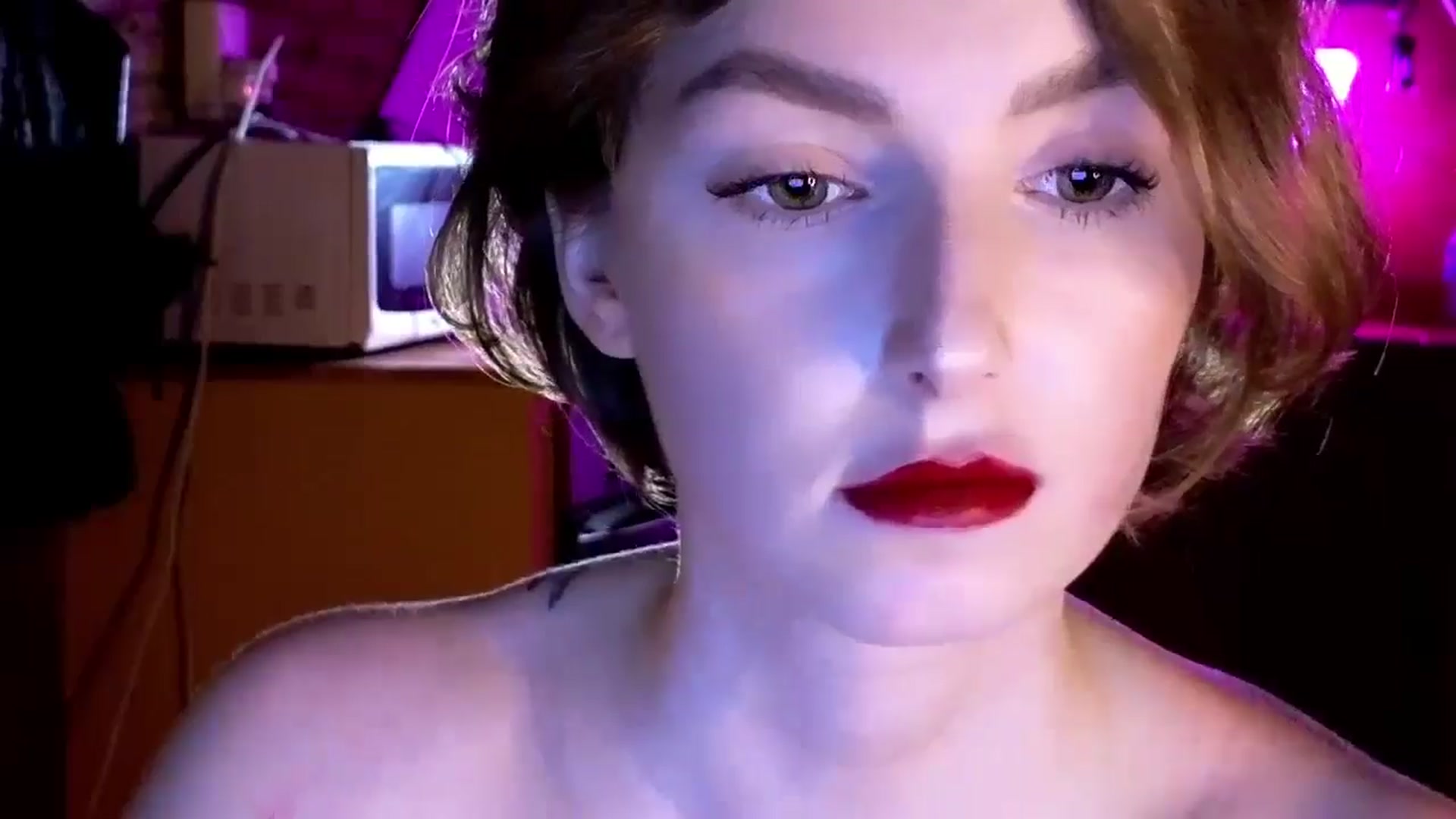 Gallery image thumbnail from Red_Lips_Girl's myfreecams stream on, 09/26/2024, 24:03 image 13 of 20