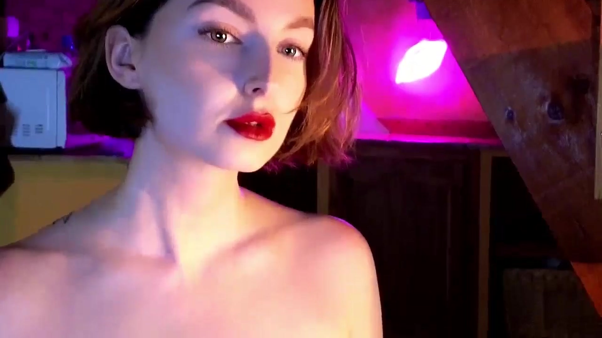 Gallery image thumbnail from Red_Lips_Girl's myfreecams stream on, 09/29/2024, 22:49 image 15 of 20