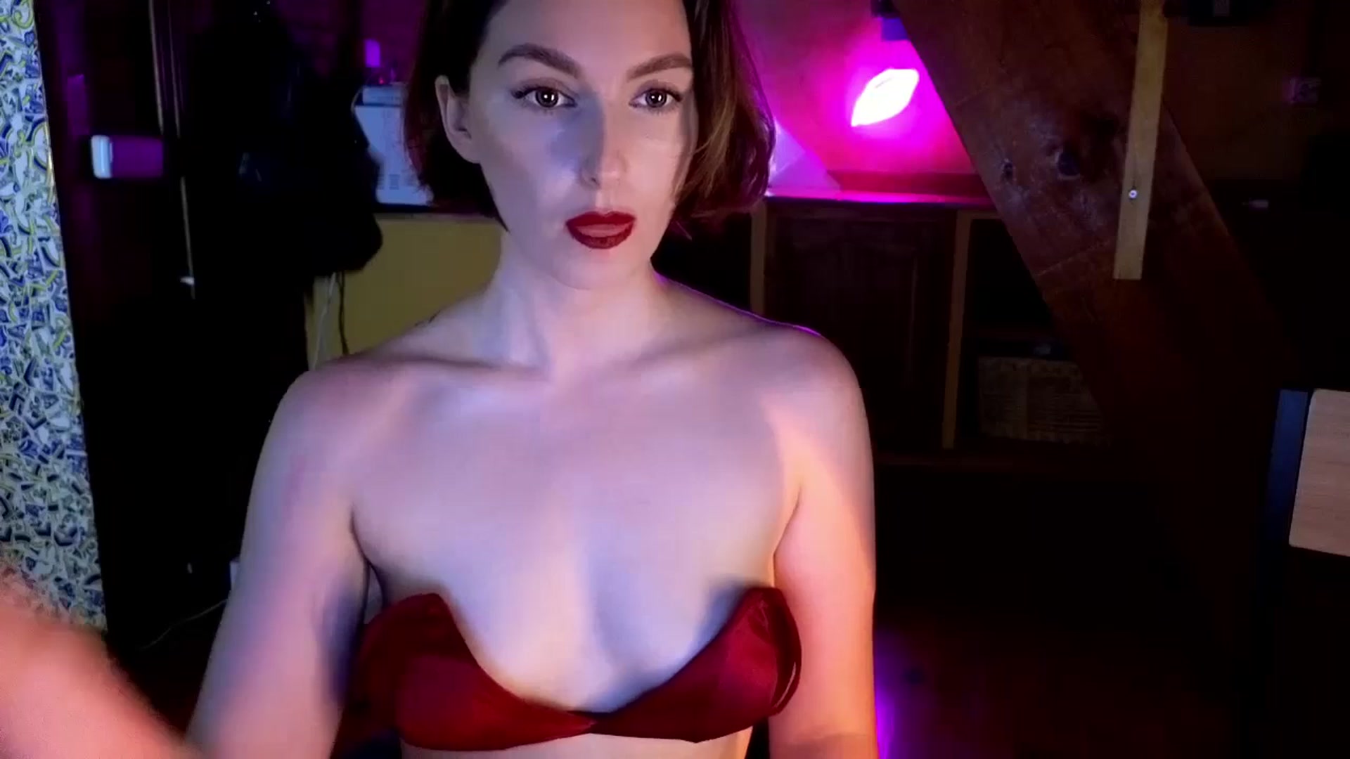 Gallery image thumbnail from Red_Lips_Girl's myfreecams stream on, 09/29/2024, 22:49 image 16 of 20