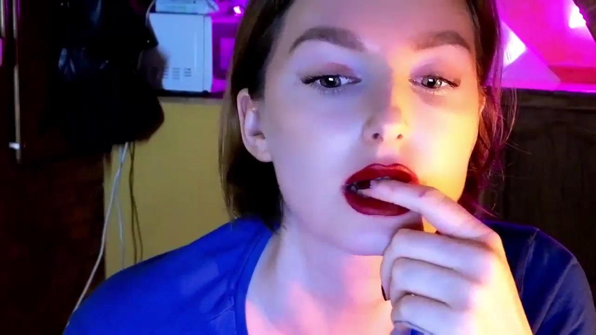 Gallery image thumbnail from Red_Lips_Girl's myfreecams stream on, 09/30/2024, 24:32 image 20 of 20