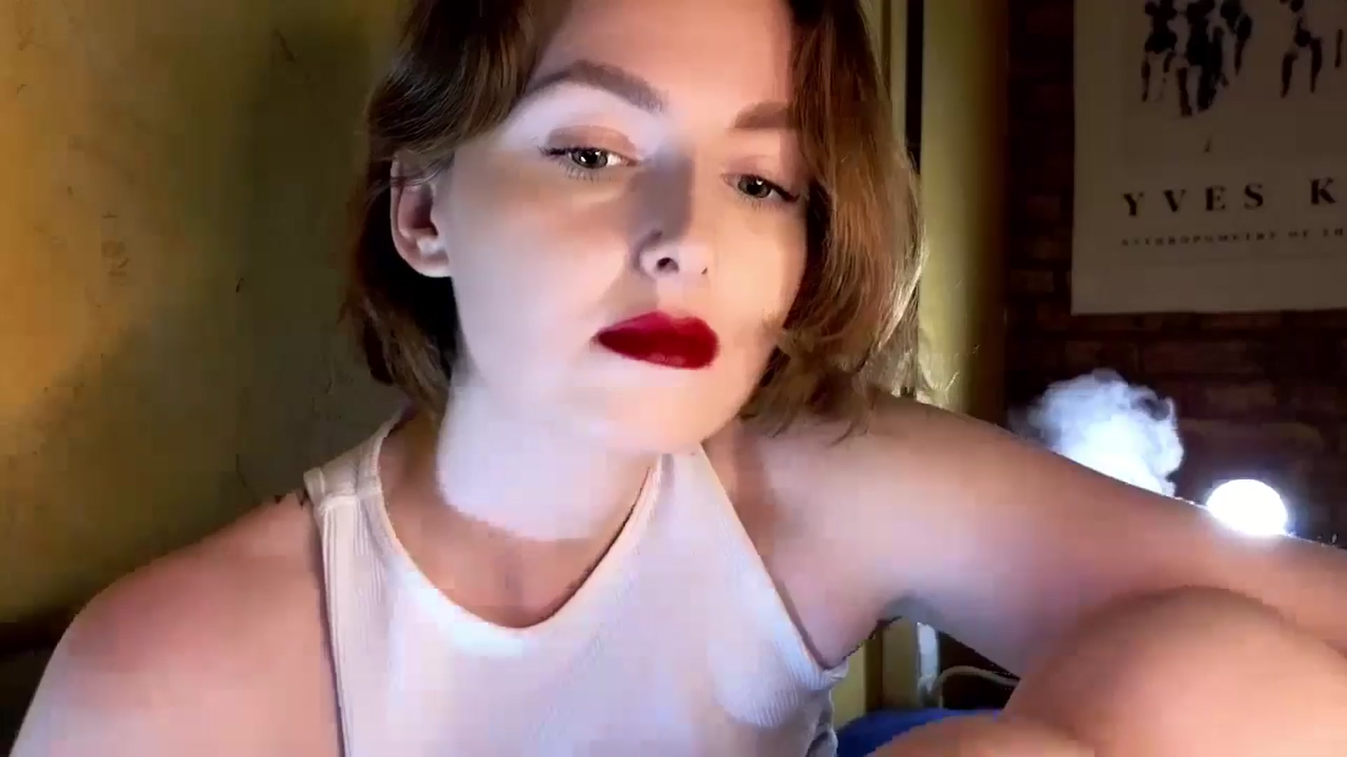 Gallery image thumbnail from Red_Lips_Girl's myfreecams stream on, 09/30/2024, 23:13 image 14 of 20