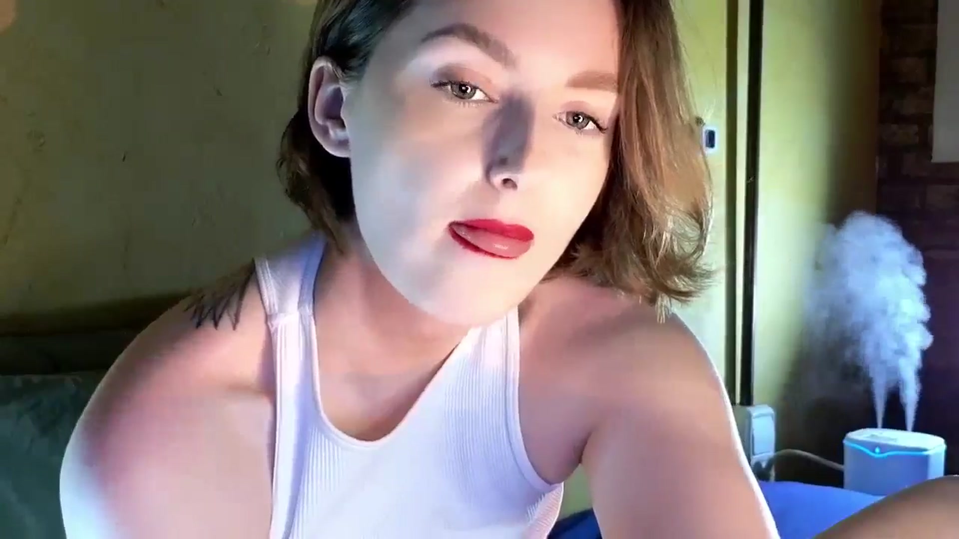 Gallery image thumbnail from Red_Lips_Girl's myfreecams stream on, 09/30/2024, 23:13 image 5 of 20