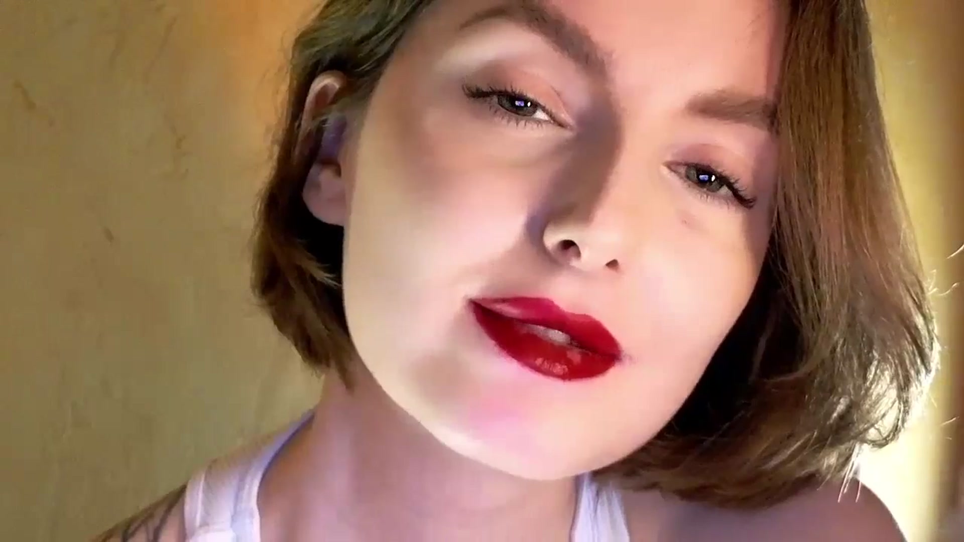 Gallery image thumbnail from Red_Lips_Girl's myfreecams stream on, 09/30/2024, 23:56 image 4 of 20