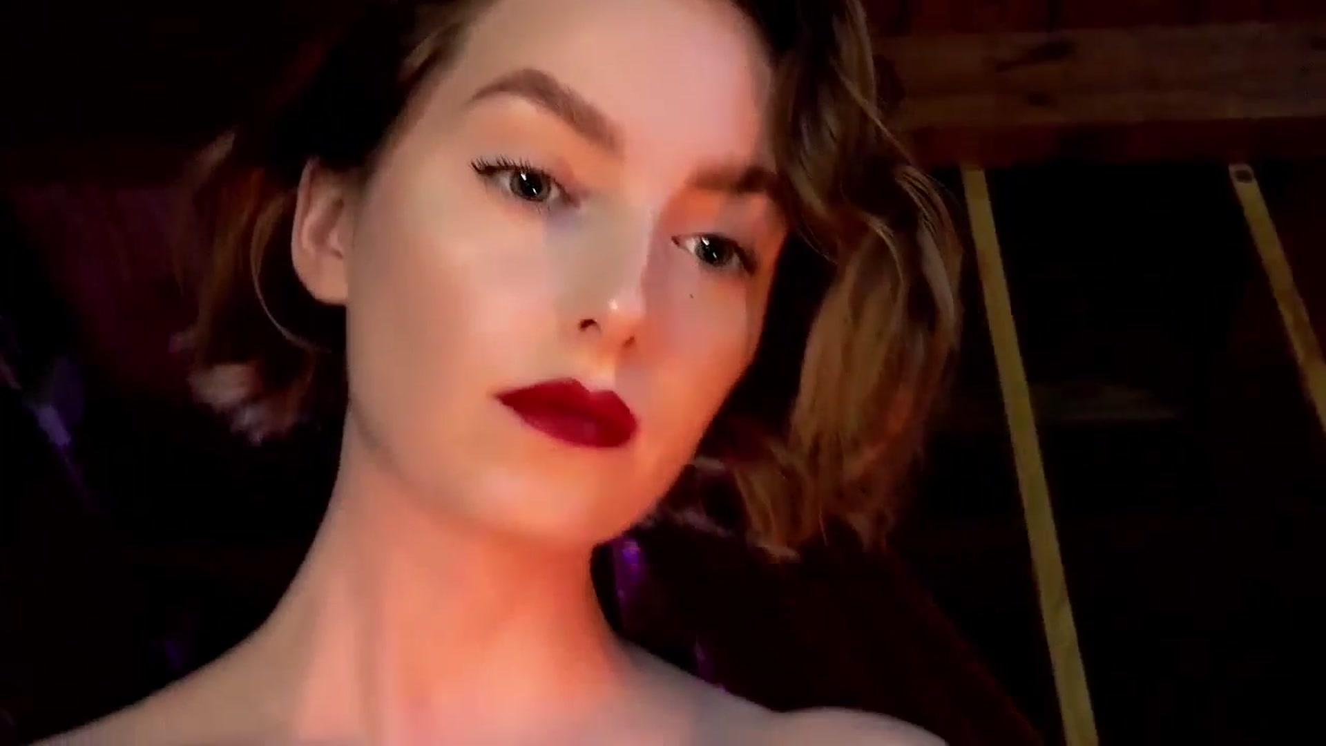 Gallery image thumbnail from Red_Lips_Girl's myfreecams stream on, 10/01/2024, 21:36 image 6 of 20
