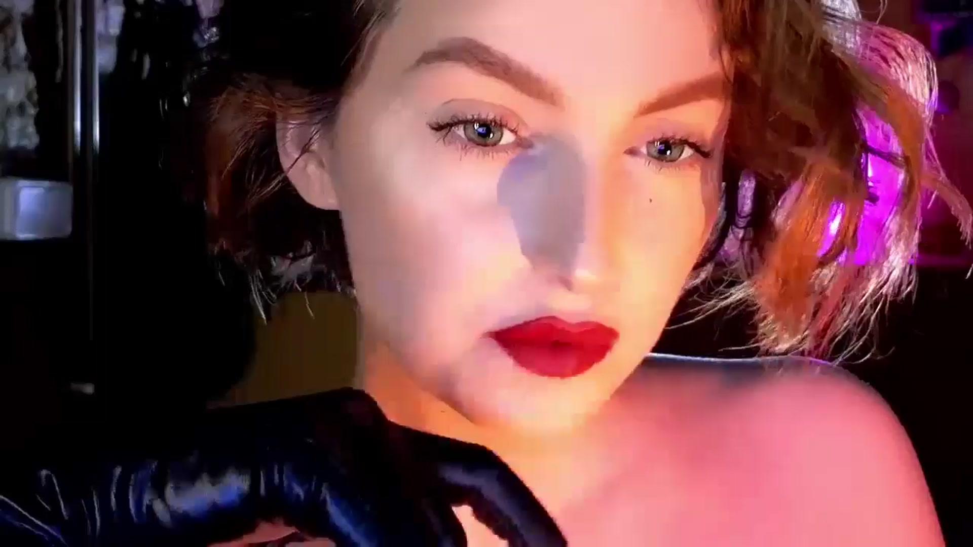 Gallery image thumbnail from Red_Lips_Girl's myfreecams stream on, 10/01/2024, 21:36 image 5 of 20