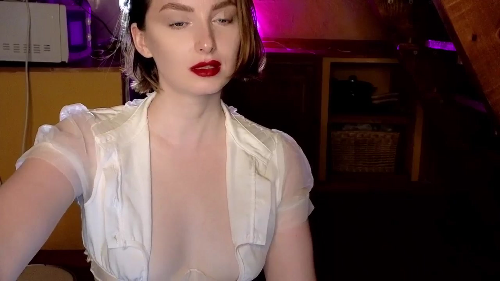 Gallery image thumbnail from Red_Lips_Girl's myfreecams stream on, 10/14/2024, 21:35 image 16 of 20