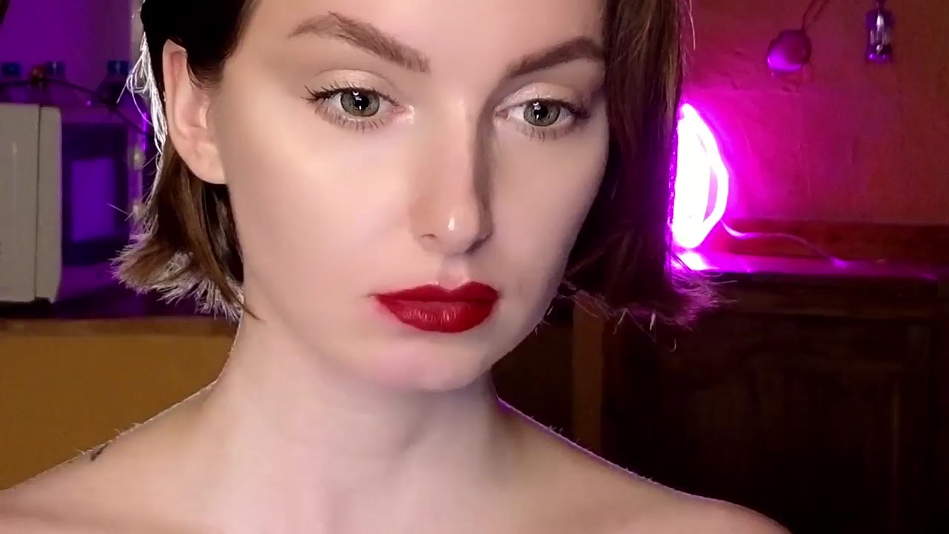 Gallery image thumbnail from Red_Lips_Girl's myfreecams stream on, 10/14/2024, 23:46 image 2 of 20