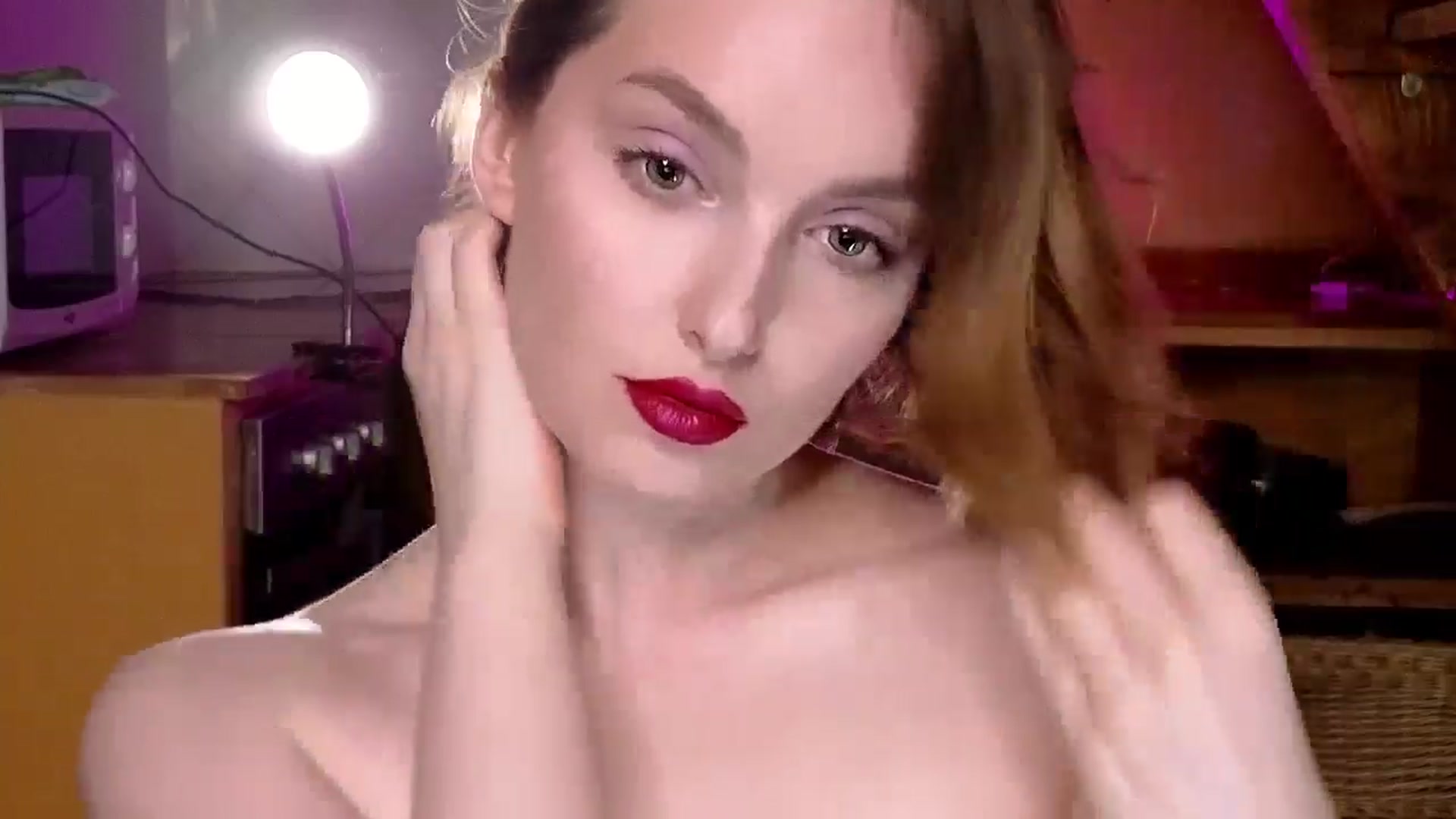 Gallery image thumbnail from Red_Lips_Girl's myfreecams stream on, 10/22/2024, 17:56 image 4 of 20