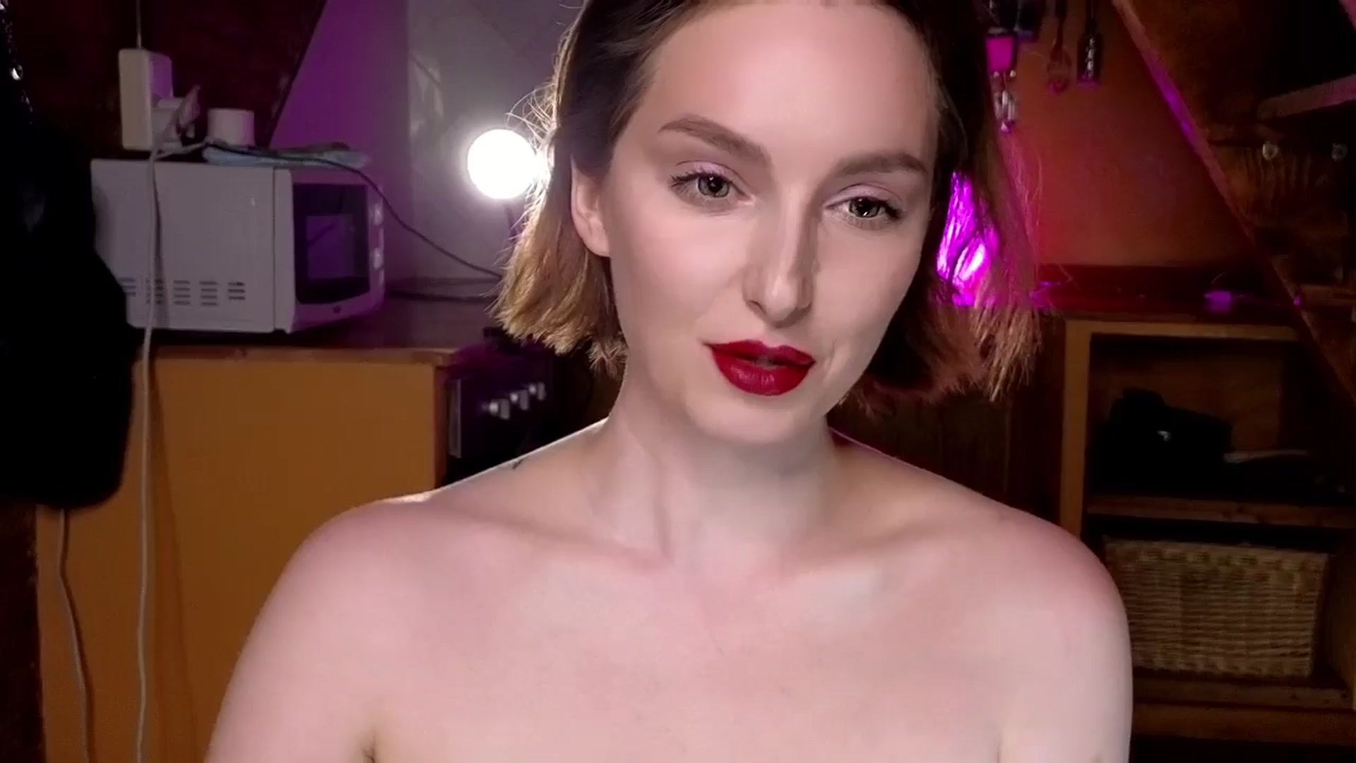 Gallery image thumbnail from Red_Lips_Girl's myfreecams stream on, 10/22/2024, 17:56 image 19 of 20