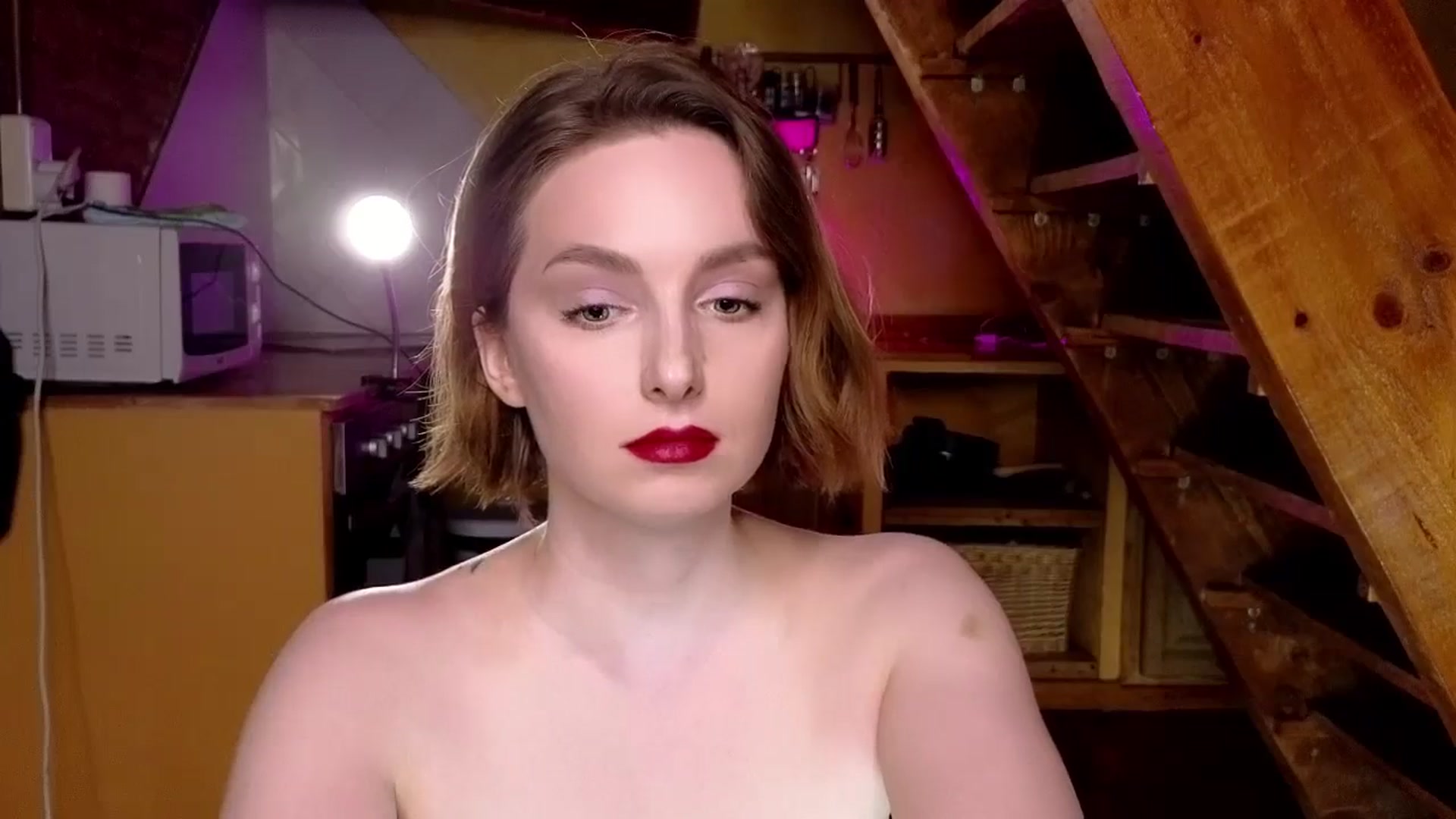 Gallery image thumbnail from Red_Lips_Girl's myfreecams stream on, 10/22/2024, 17:56 image 16 of 20