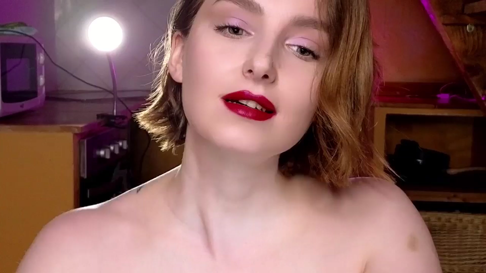 Gallery image thumbnail from Red_Lips_Girl's myfreecams stream on, 10/22/2024, 17:56 image 6 of 20