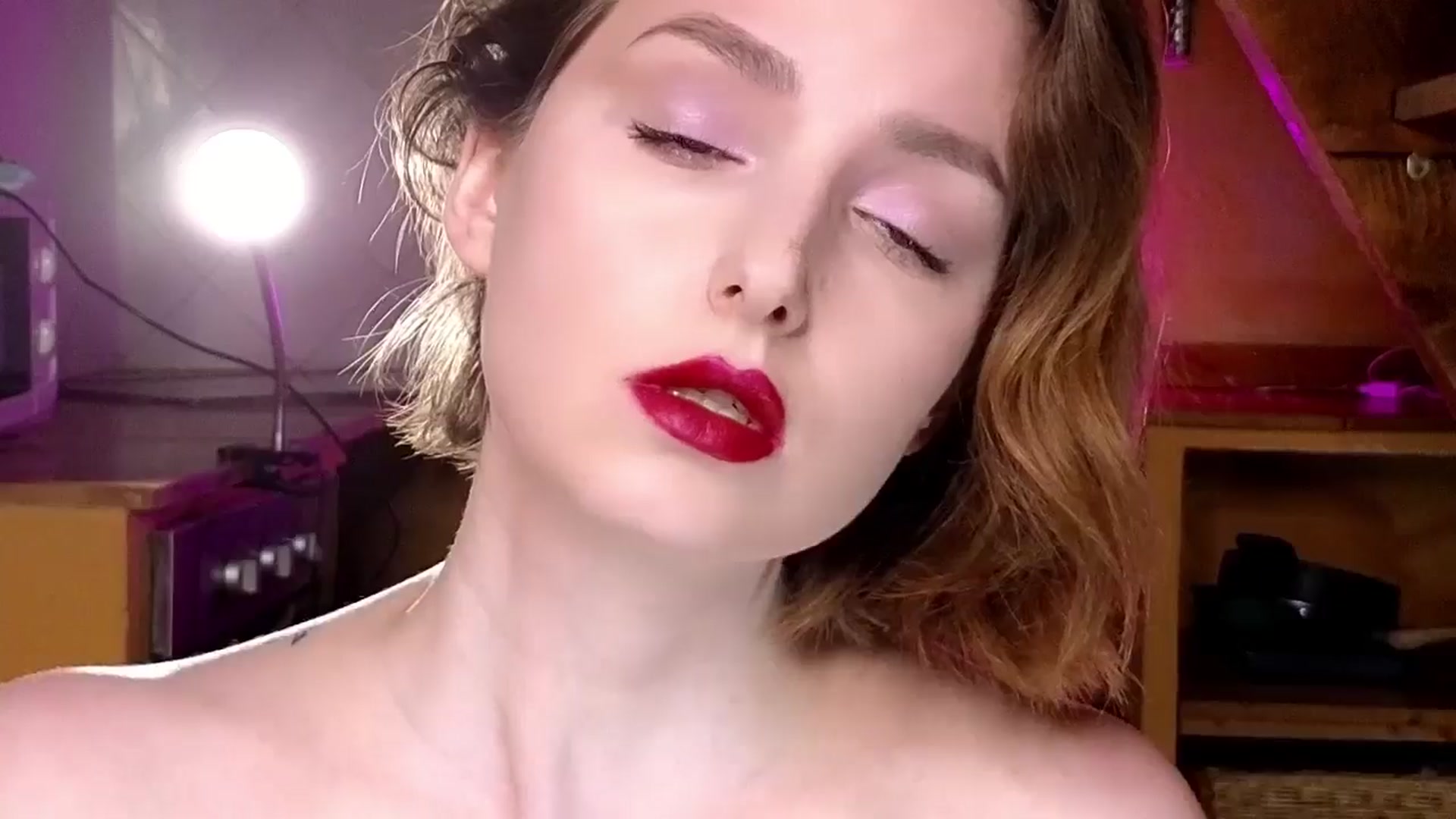 Gallery image thumbnail from Red_Lips_Girl's myfreecams stream on, 10/22/2024, 19:19 image 5 of 20