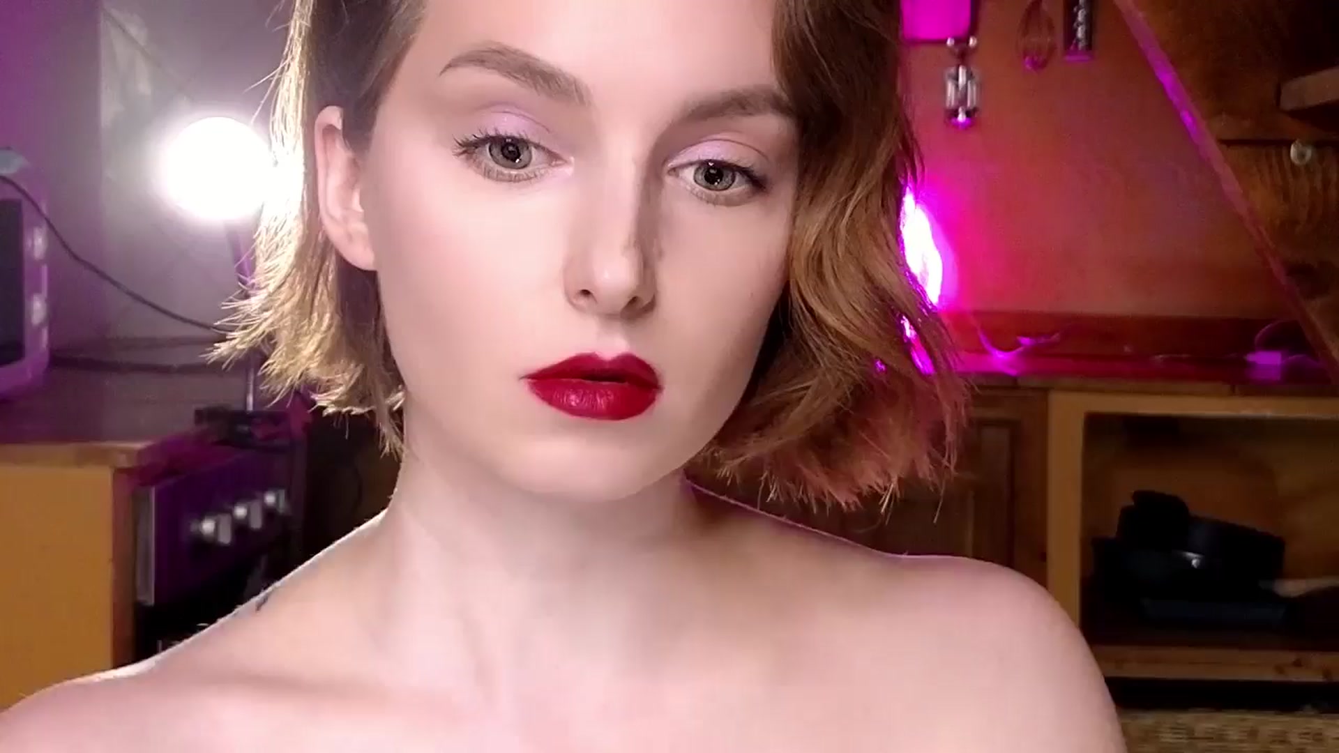 Gallery image thumbnail from Red_Lips_Girl's myfreecams stream on, 10/22/2024, 19:19 image 1 of 20