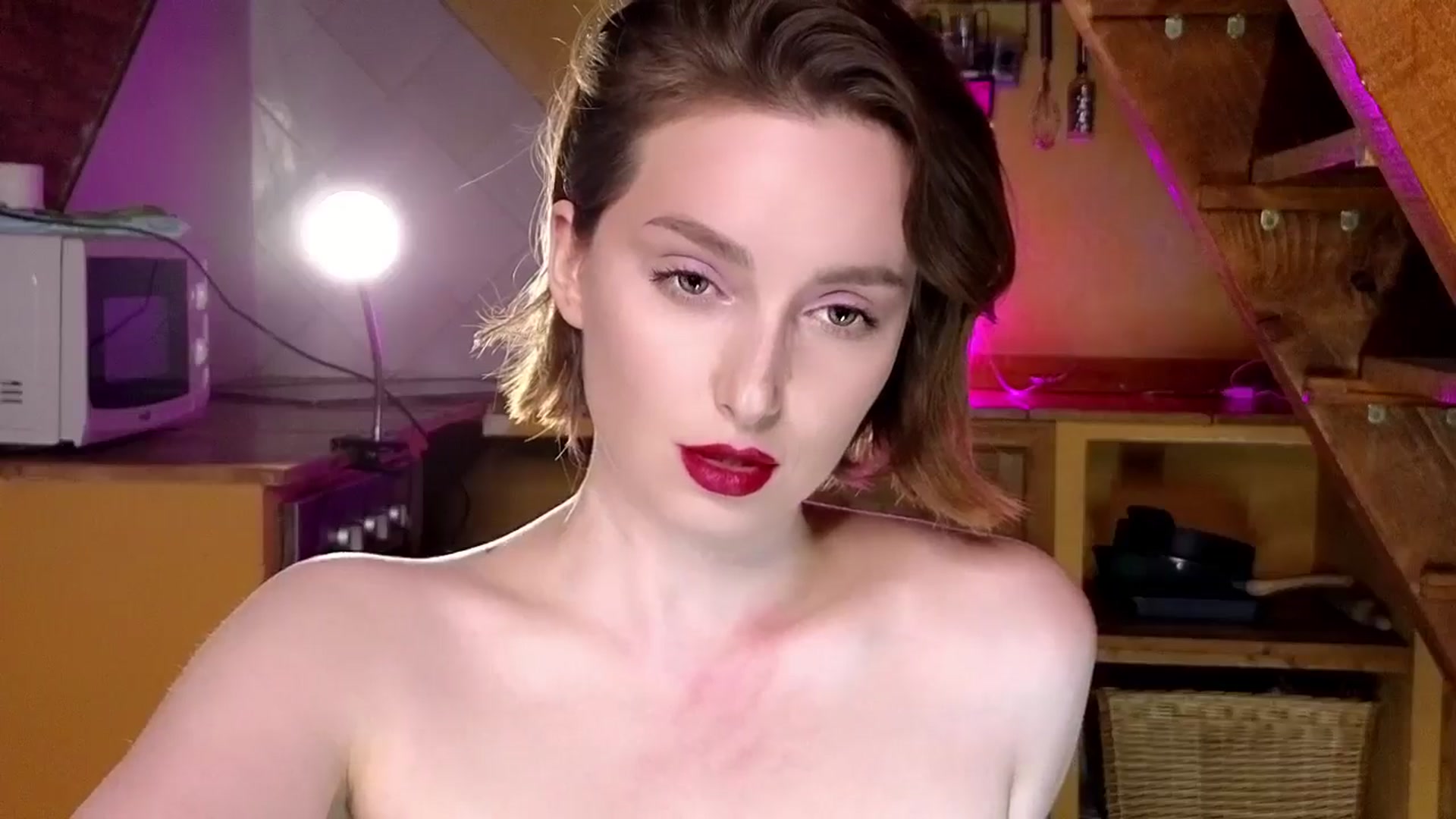Gallery image thumbnail from Red_Lips_Girl's myfreecams stream on, 10/22/2024, 19:19 image 14 of 20