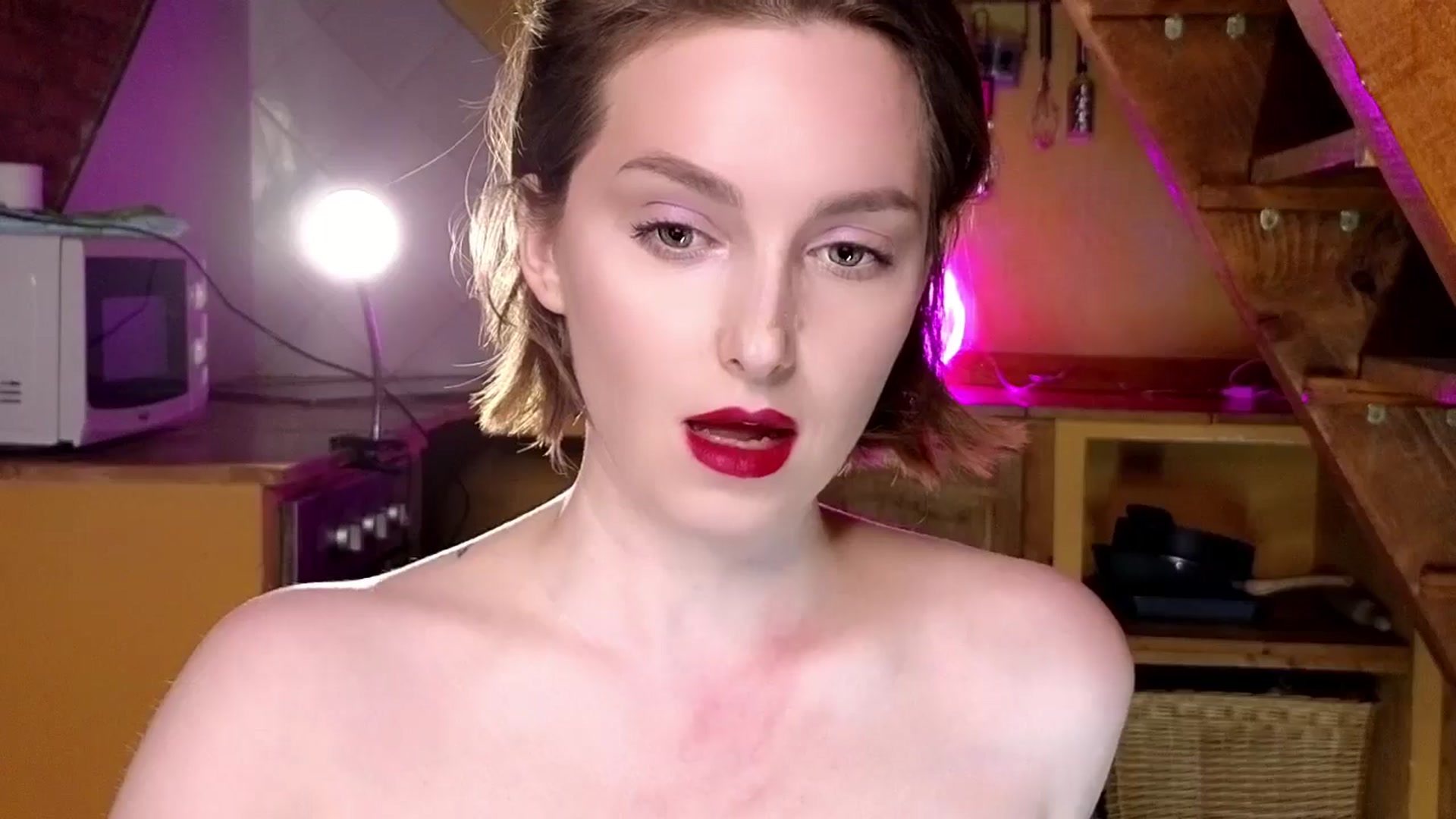 Gallery image thumbnail from Red_Lips_Girl's myfreecams stream on, 10/22/2024, 19:19 image 13 of 20