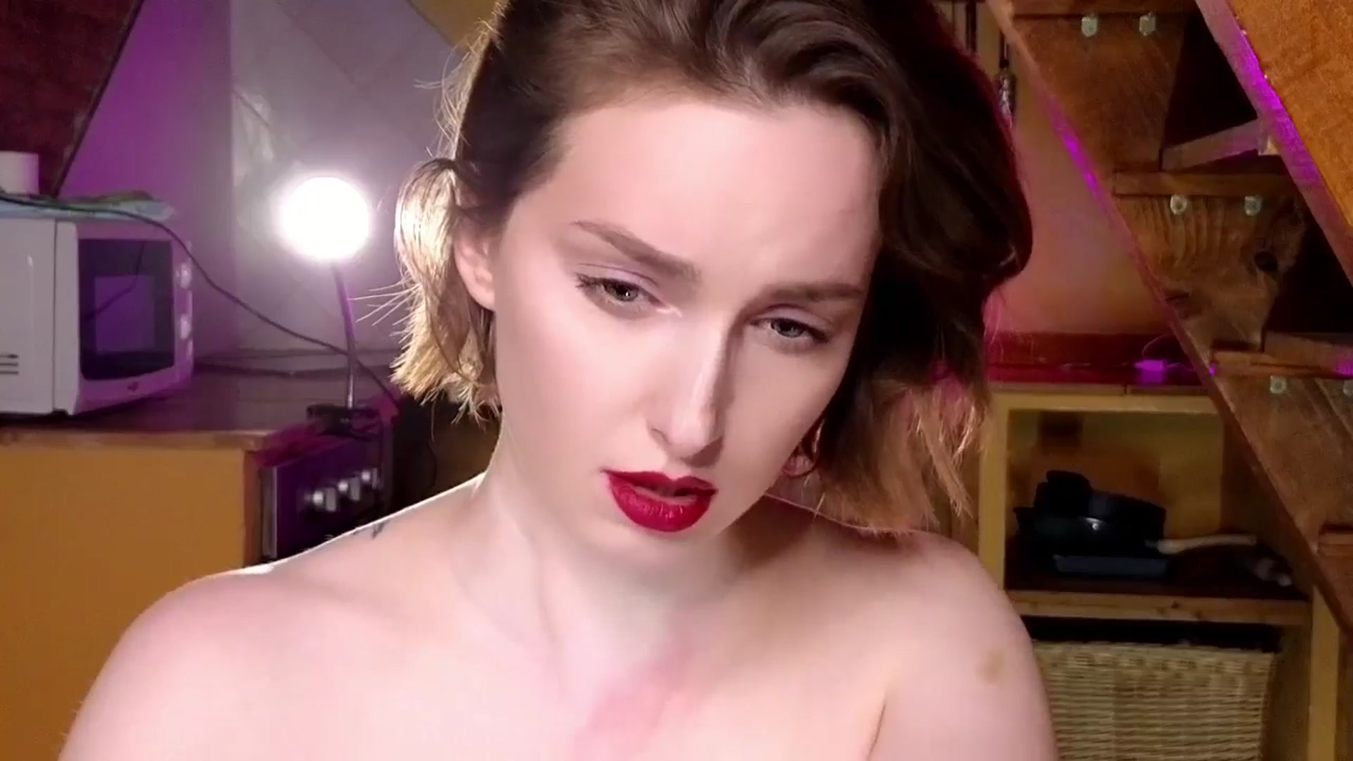 Gallery image thumbnail from Red_Lips_Girl's myfreecams stream on, 10/22/2024, 19:19 image 12 of 20
