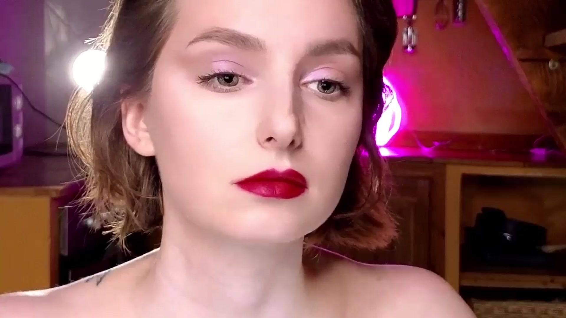 Gallery image thumbnail from Red_Lips_Girl's myfreecams stream on, 10/22/2024, 19:19 image 7 of 20