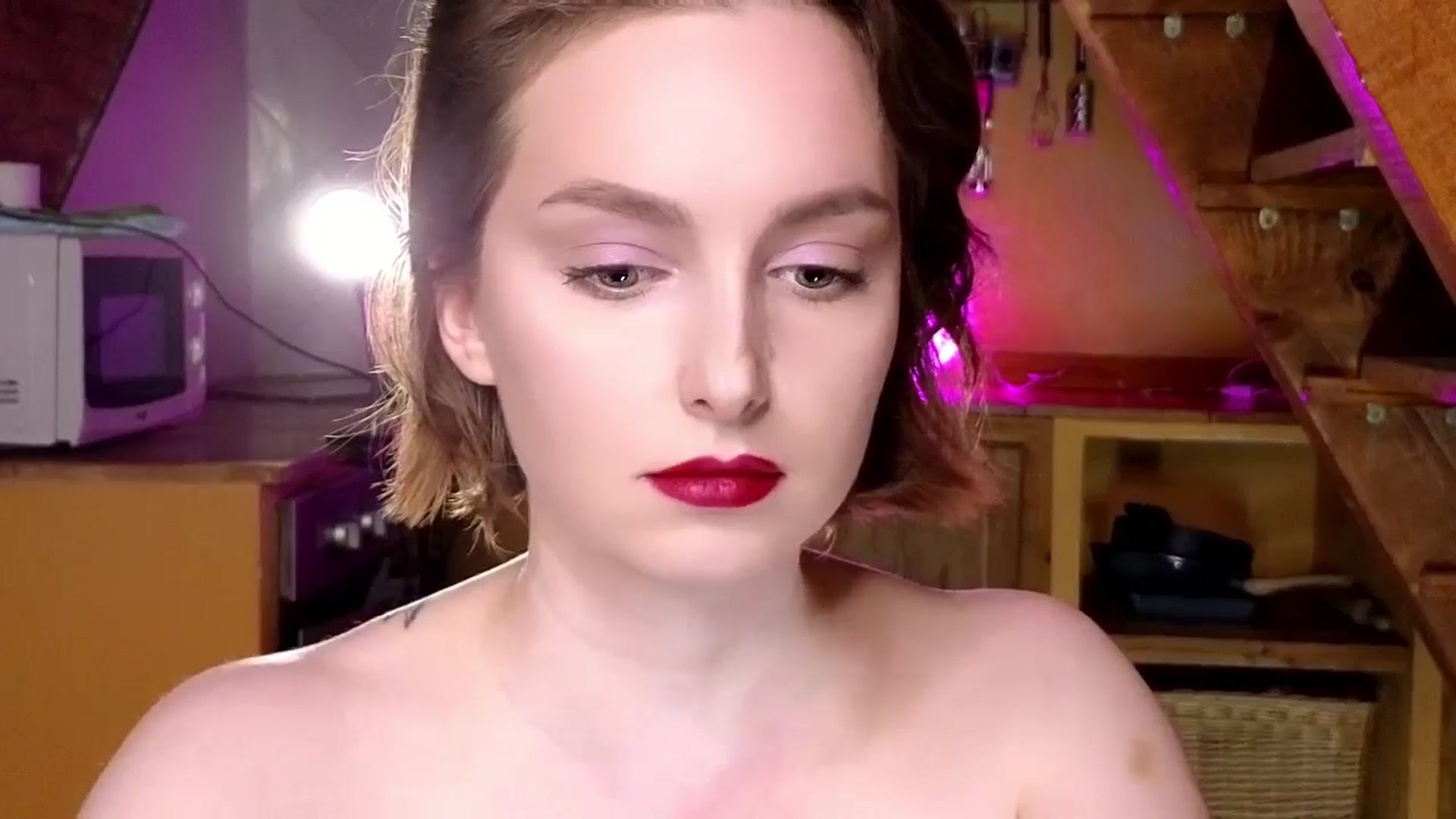 Gallery image thumbnail from Red_Lips_Girl's myfreecams stream on, 10/22/2024, 19:19 image 11 of 20