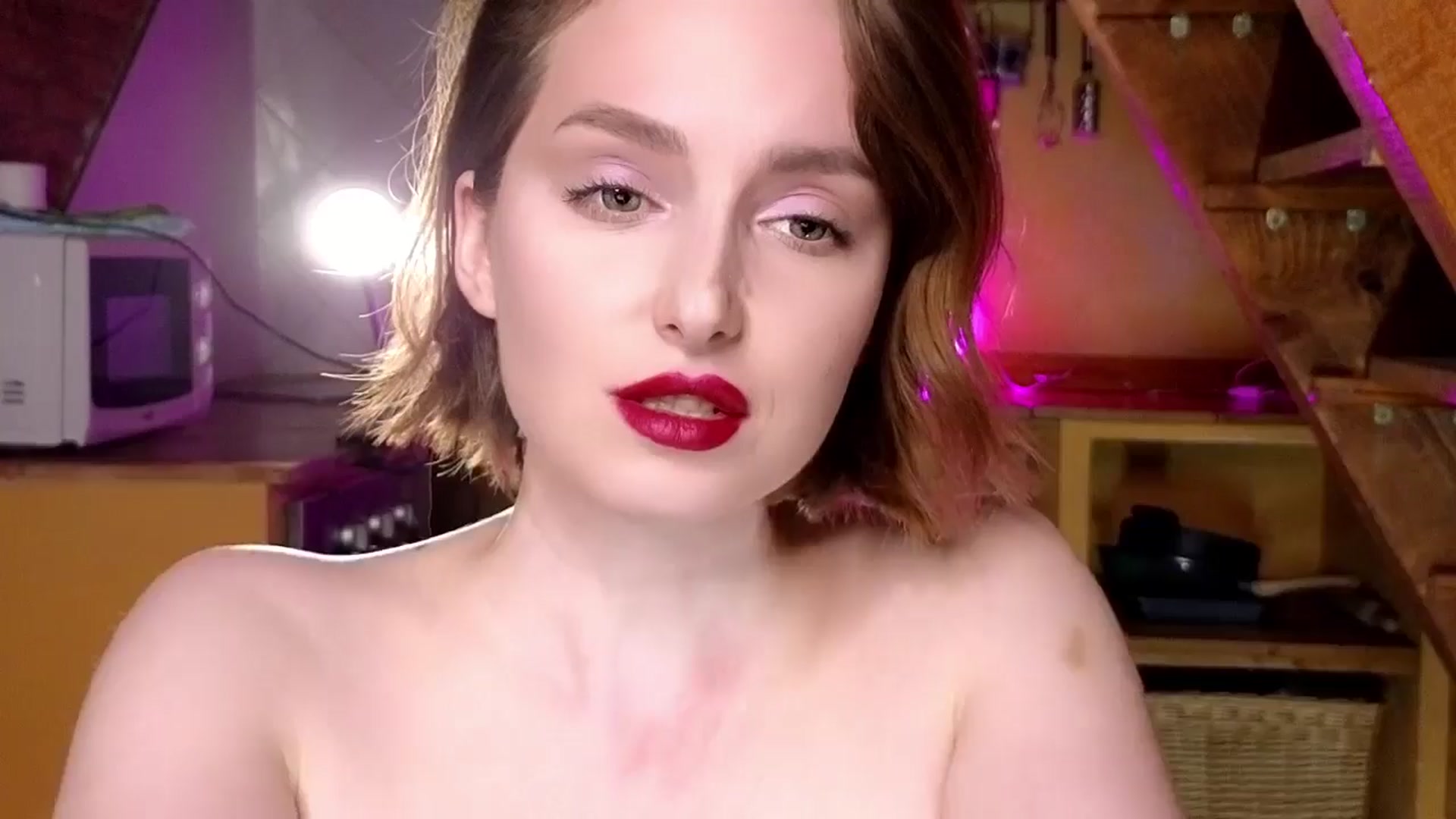 Gallery image thumbnail from Red_Lips_Girl's myfreecams stream on, 10/22/2024, 19:19 image 19 of 20