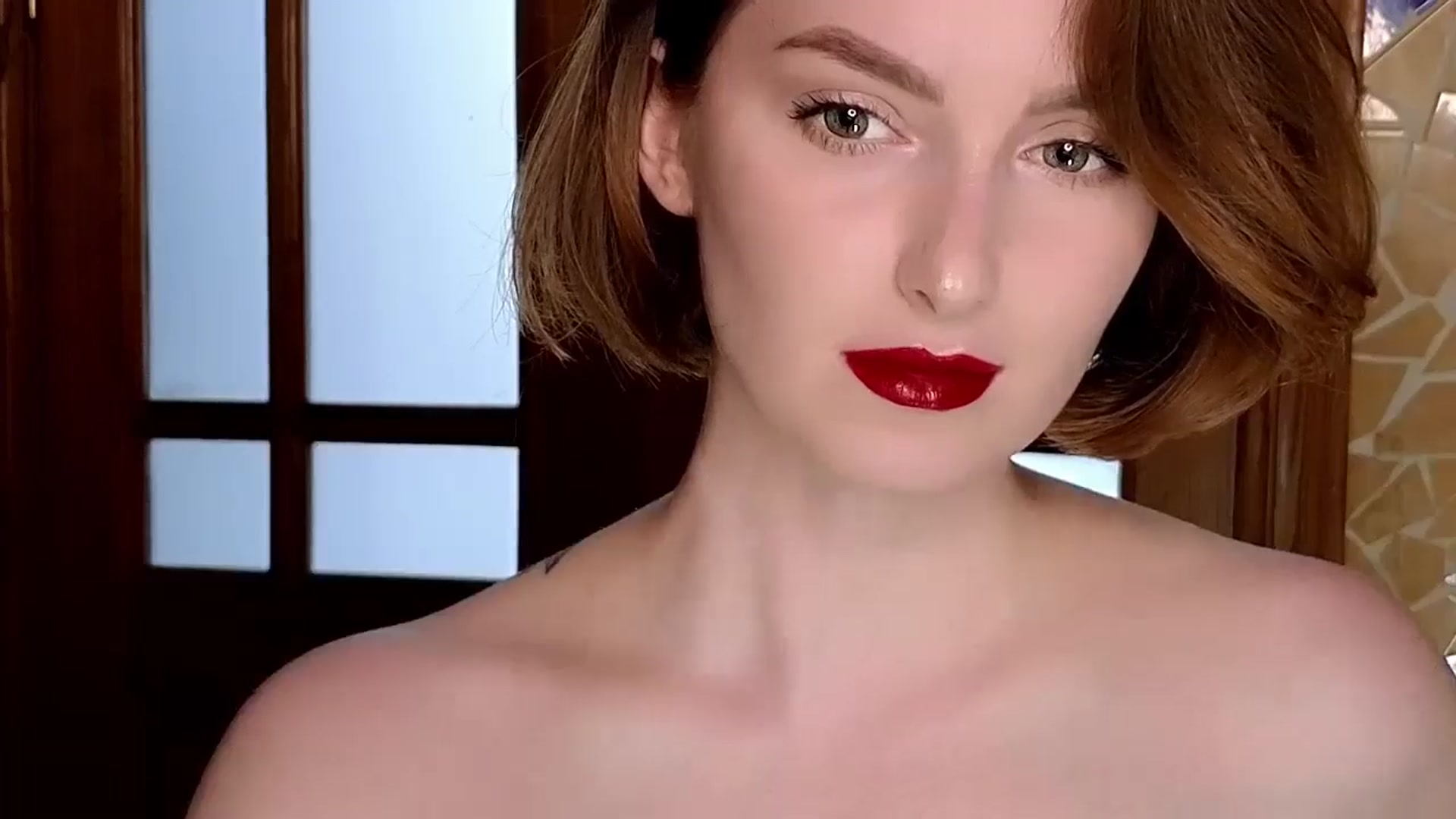 Gallery image thumbnail from Red_Lips_Girl's myfreecams stream on, 10/24/2024, 17:09 image 6 of 20