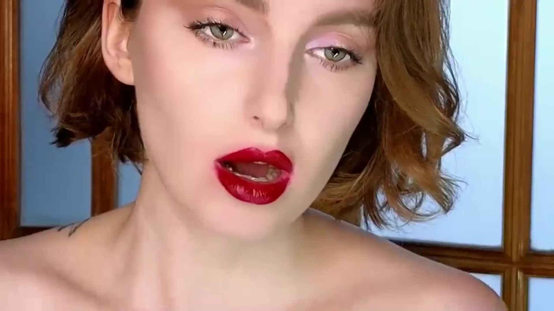 Gallery image thumbnail from Red_Lips_Girl's myfreecams stream on, 10/30/2024, 17:07 image 14 of 20