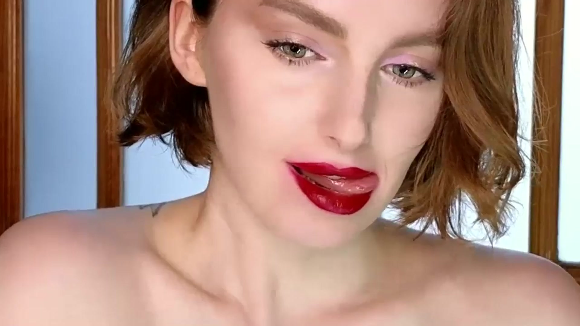 Gallery image thumbnail from Red_Lips_Girl's myfreecams stream on, 10/30/2024, 17:07 image 6 of 20