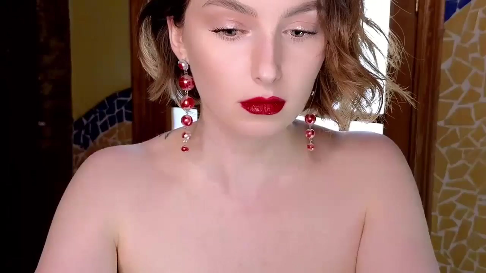 Gallery image thumbnail from Red_Lips_Girl's myfreecams stream on, 11/05/2024, 15:55 image 10 of 20