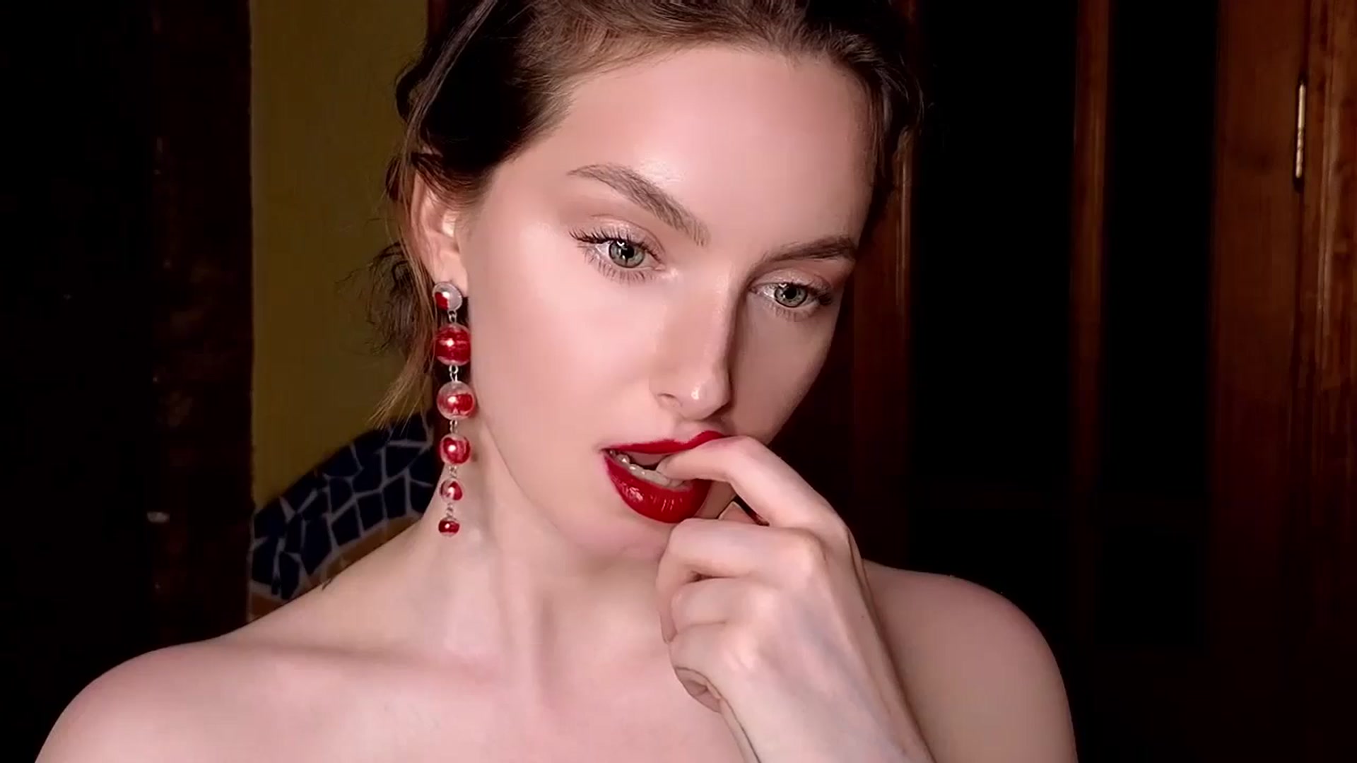 Gallery image thumbnail from Red_Lips_Girl's myfreecams stream on, 11/05/2024, 19:02 image 15 of 20