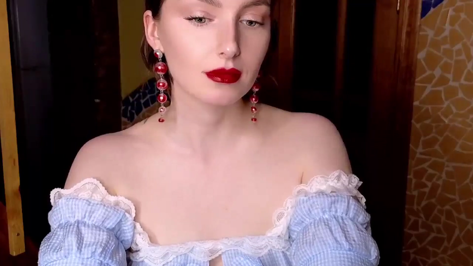 Gallery image thumbnail from Red_Lips_Girl's myfreecams stream on, 11/05/2024, 19:02 image 17 of 20