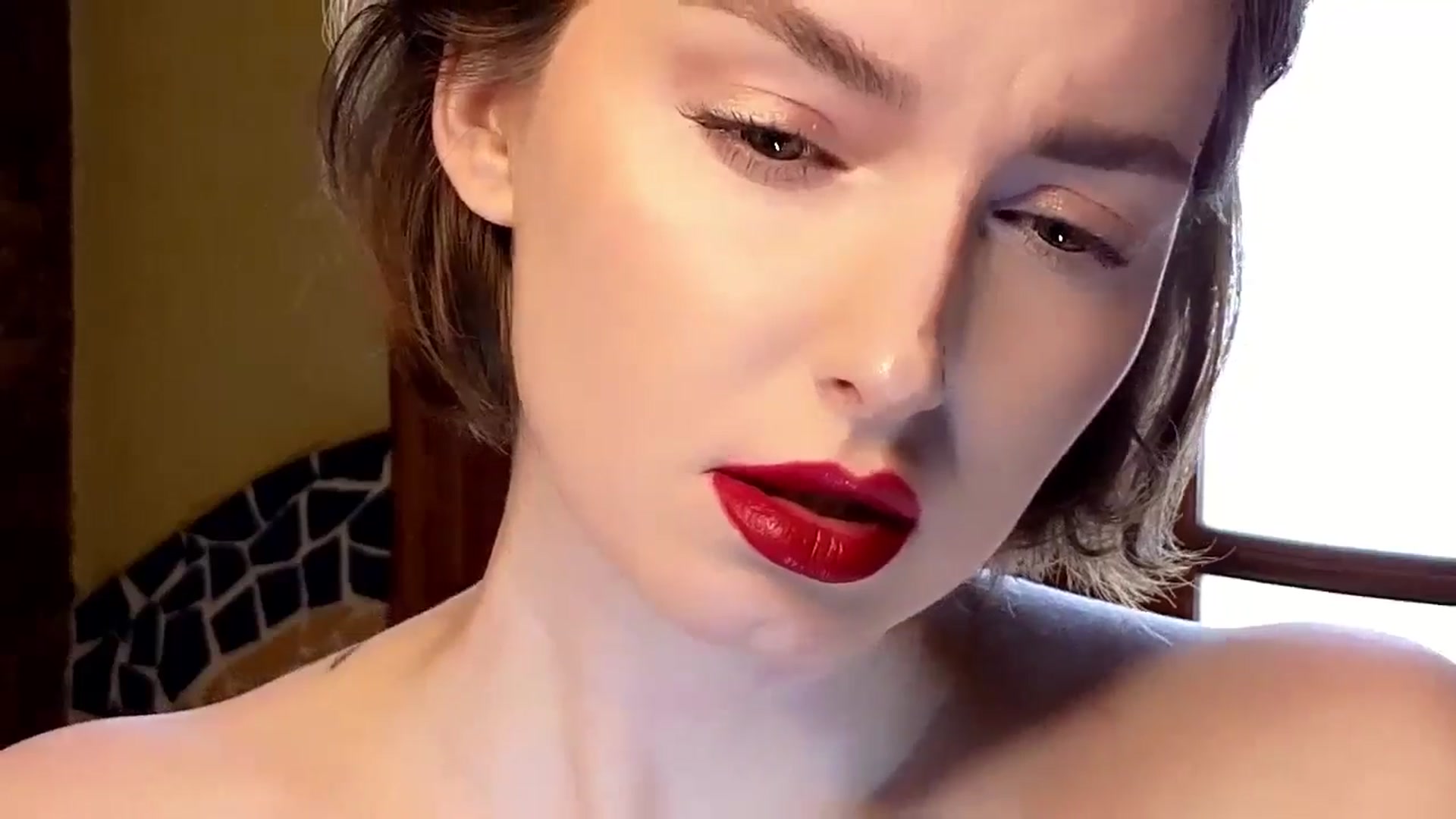 Gallery image thumbnail from Red_Lips_Girl's myfreecams stream on, 11/07/2024, 15:58 image 19 of 20